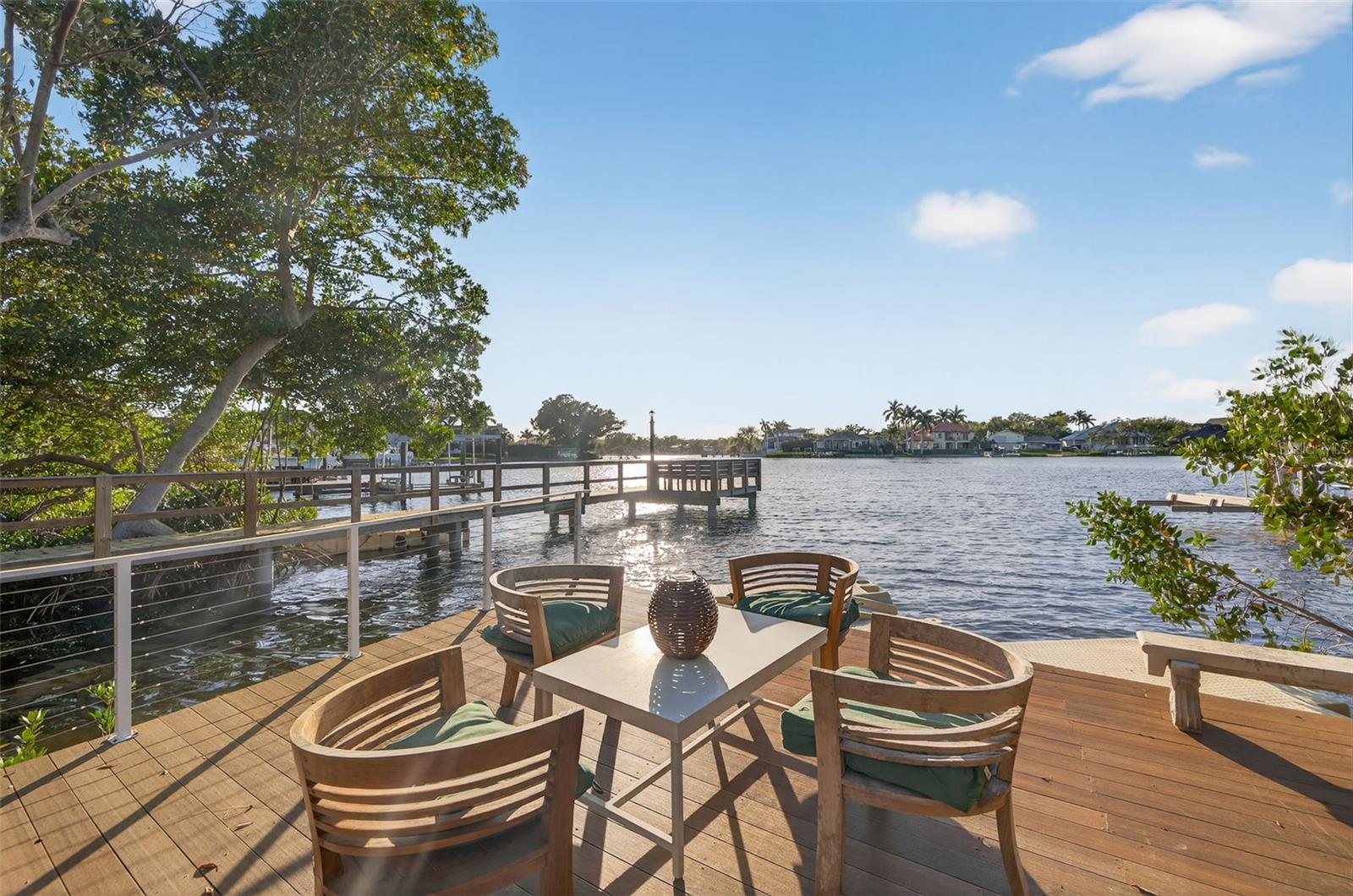 490 COFFEE POT RIVIERA NE, ST PETERSBURG, FL, 33704