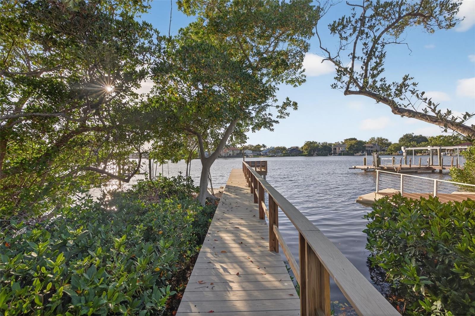490 COFFEE POT RIVIERA NE, ST PETERSBURG, FL, 33704