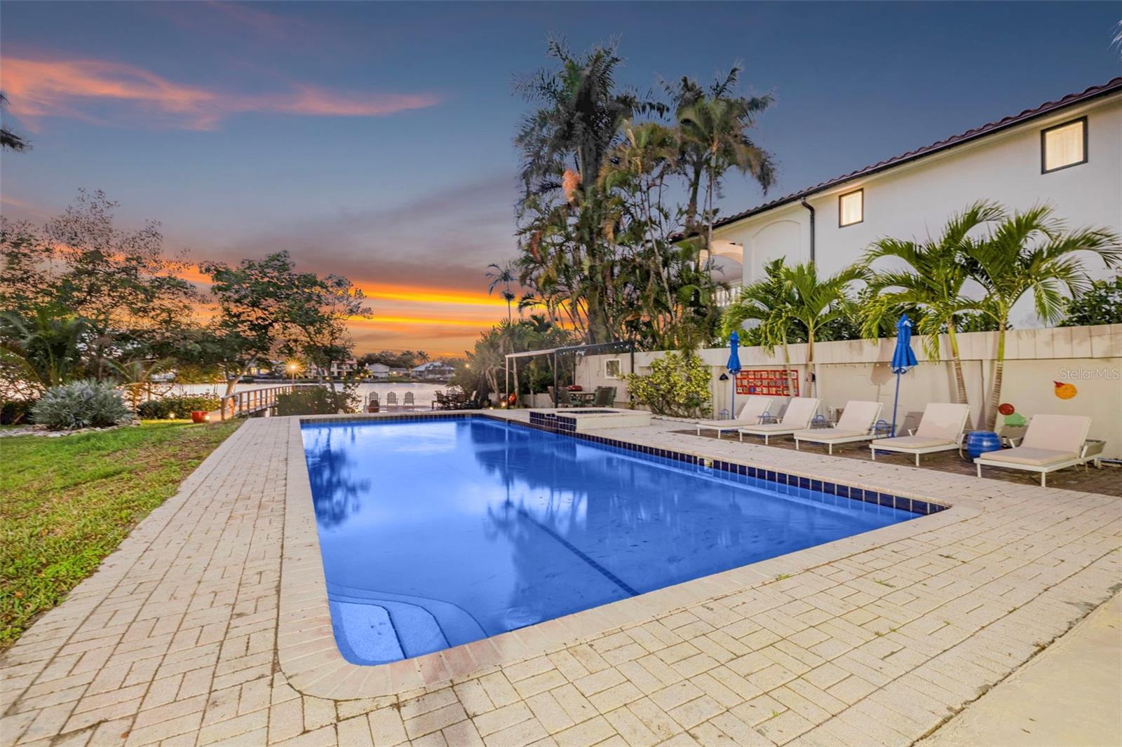 490 COFFEE POT RIVIERA NE, ST PETERSBURG, FL, 33704