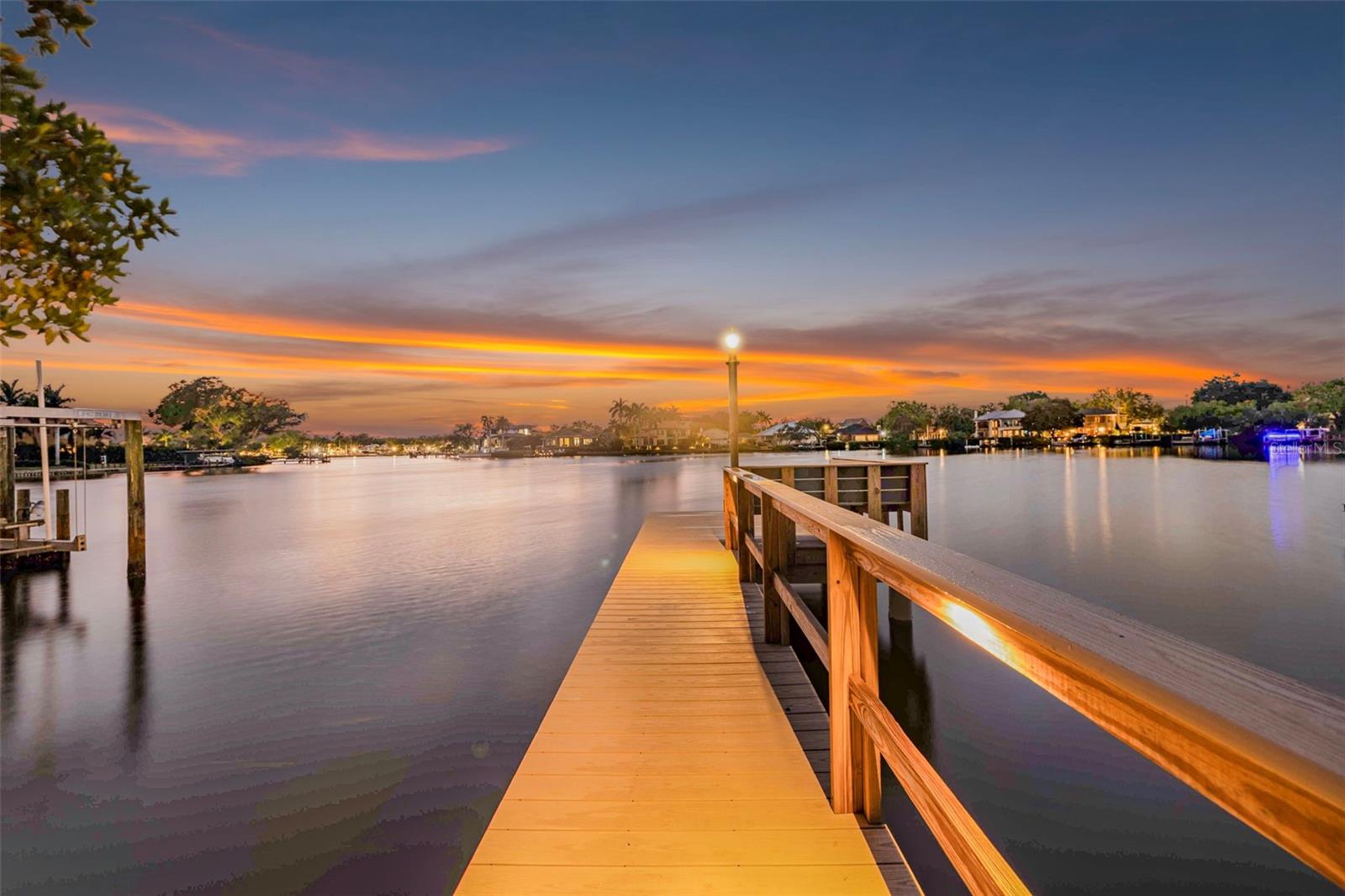 490 COFFEE POT RIVIERA NE, ST PETERSBURG, FL, 33704