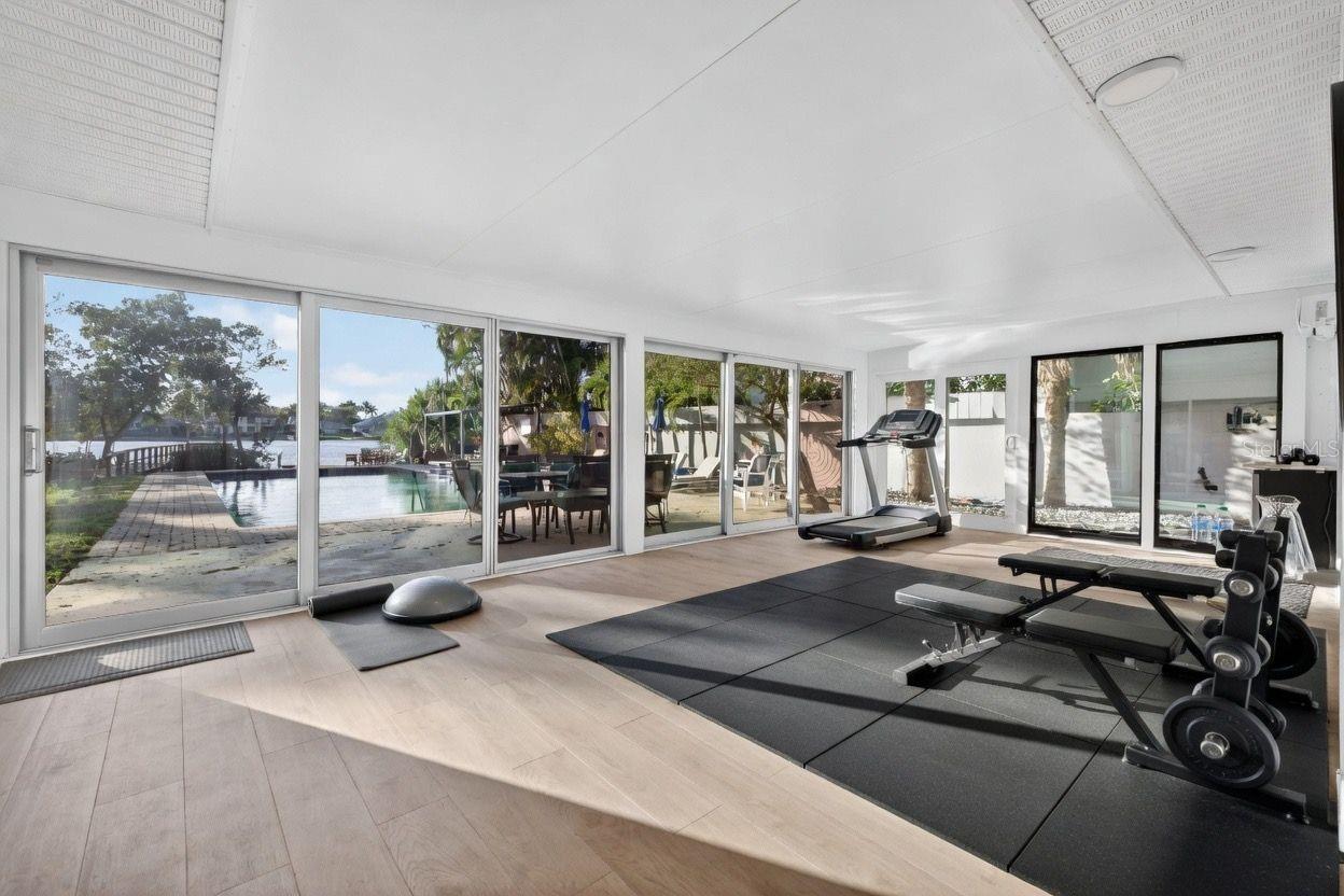 490 COFFEE POT RIVIERA NE, ST PETERSBURG, FL, 33704