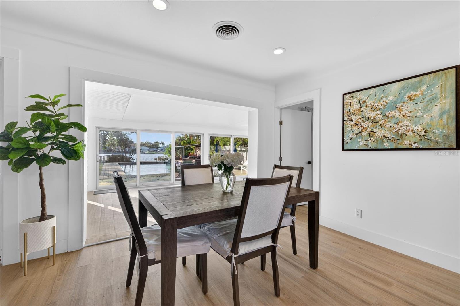 490 COFFEE POT RIVIERA NE, ST PETERSBURG, FL, 33704