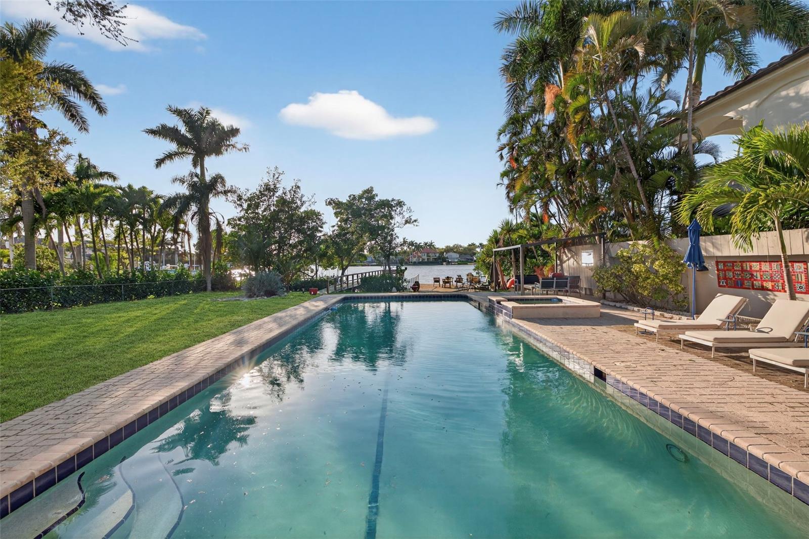 490 COFFEE POT RIVIERA NE, ST PETERSBURG, FL, 33704