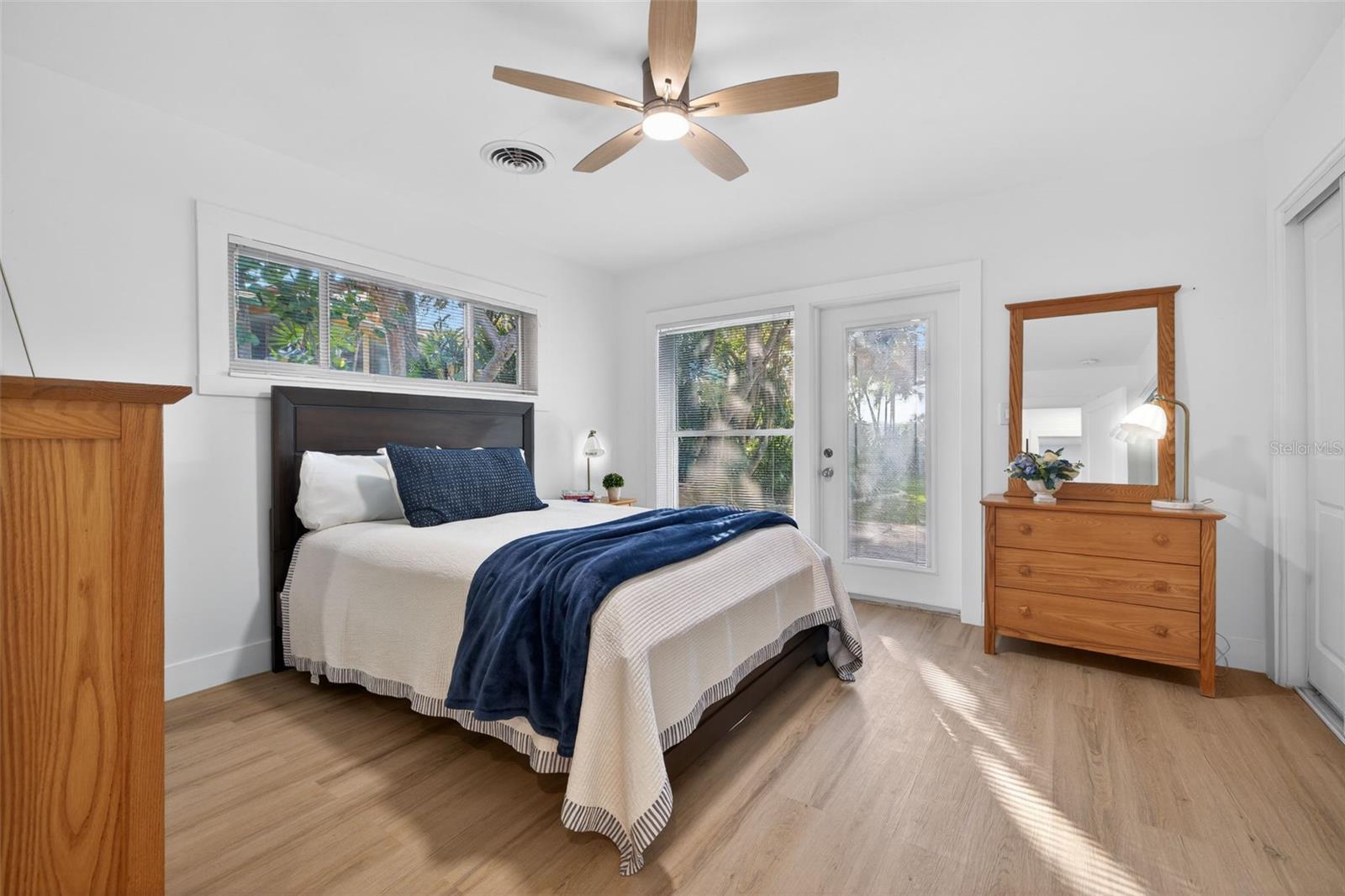 490 COFFEE POT RIVIERA NE, ST PETERSBURG, FL, 33704