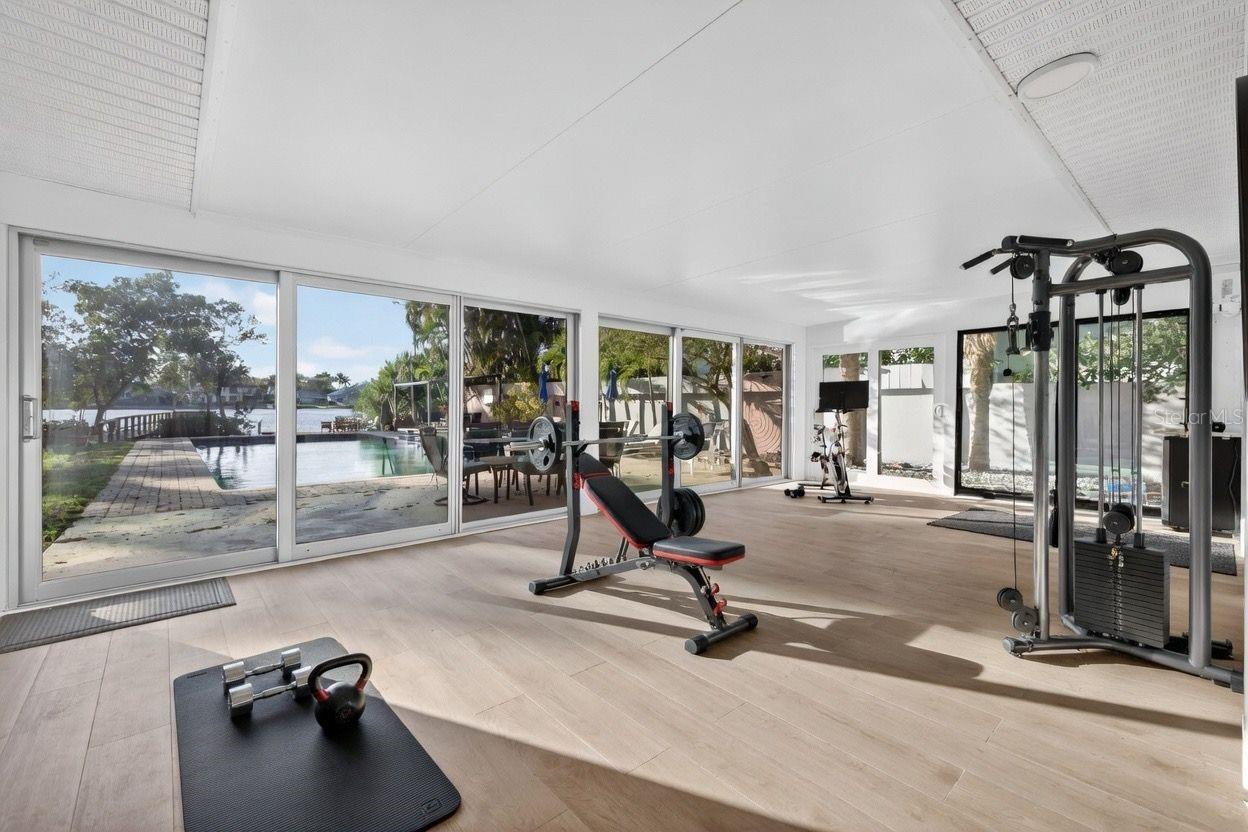 490 COFFEE POT RIVIERA NE, ST PETERSBURG, FL, 33704