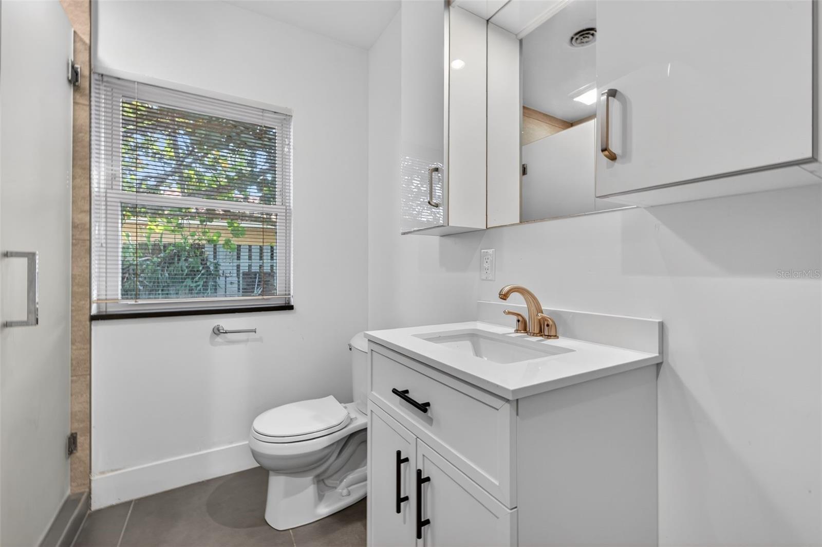 490 COFFEE POT RIVIERA NE, ST PETERSBURG, FL, 33704