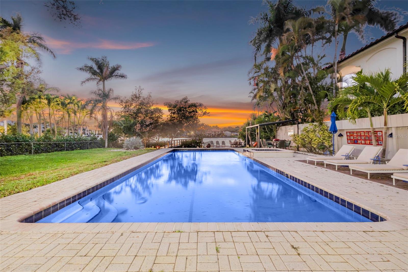 490 COFFEE POT RIVIERA NE, ST PETERSBURG, FL, 33704