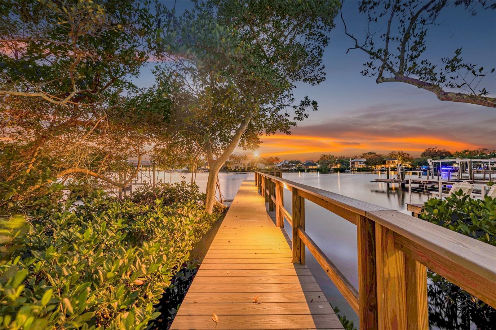490 COFFEE POT RIVIERA NE, ST PETERSBURG, FL, 33704