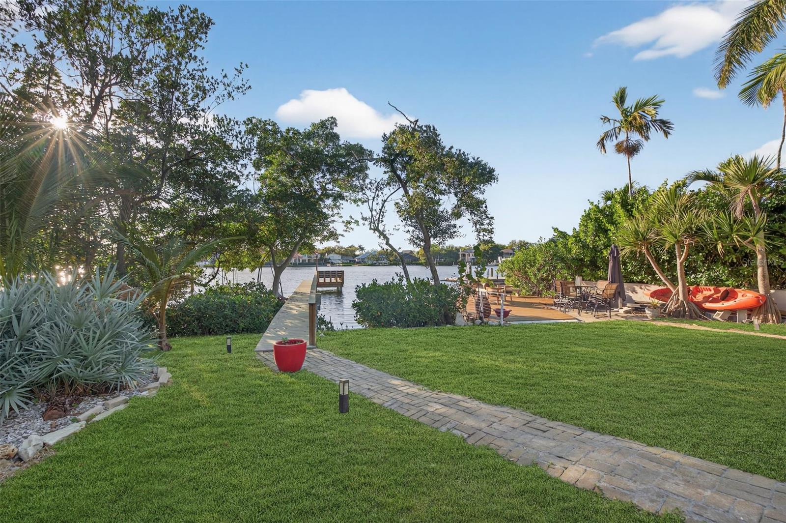 490 COFFEE POT RIVIERA NE, ST PETERSBURG, FL, 33704