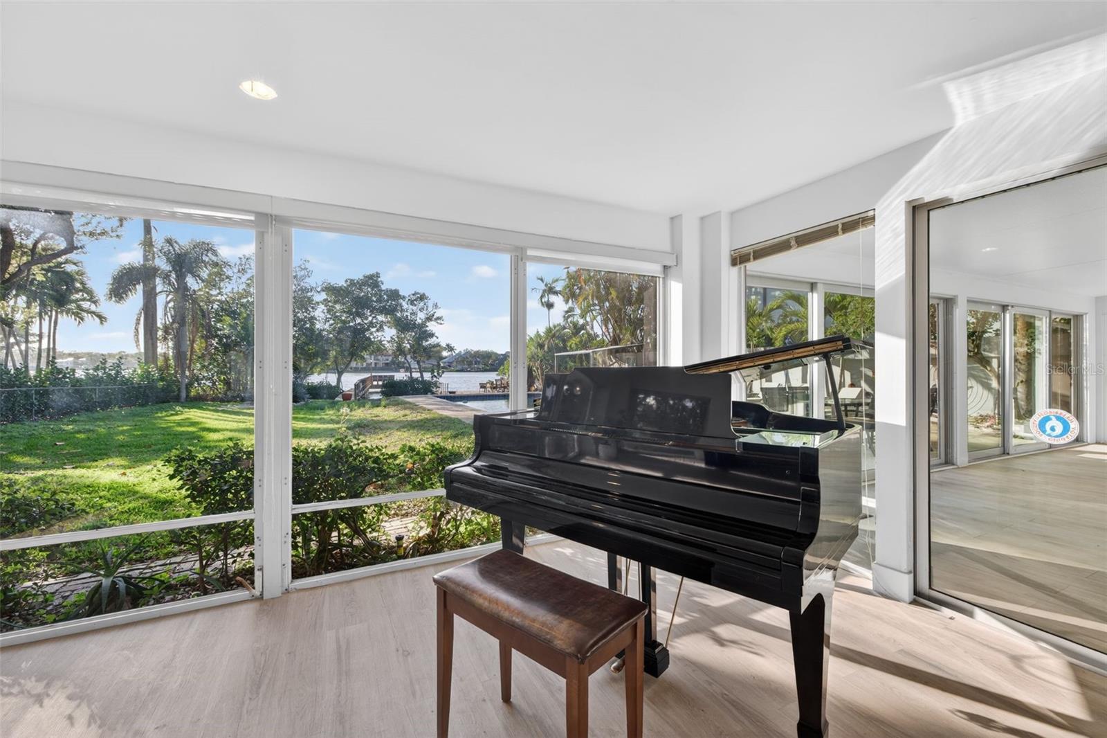 490 COFFEE POT RIVIERA NE, ST PETERSBURG, FL, 33704
