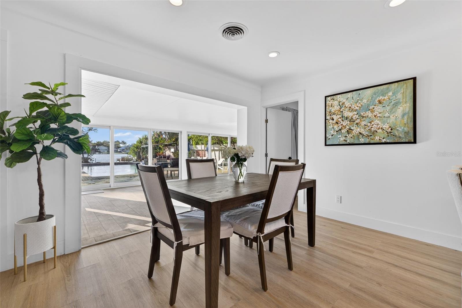 490 COFFEE POT RIVIERA NE, ST PETERSBURG, FL, 33704