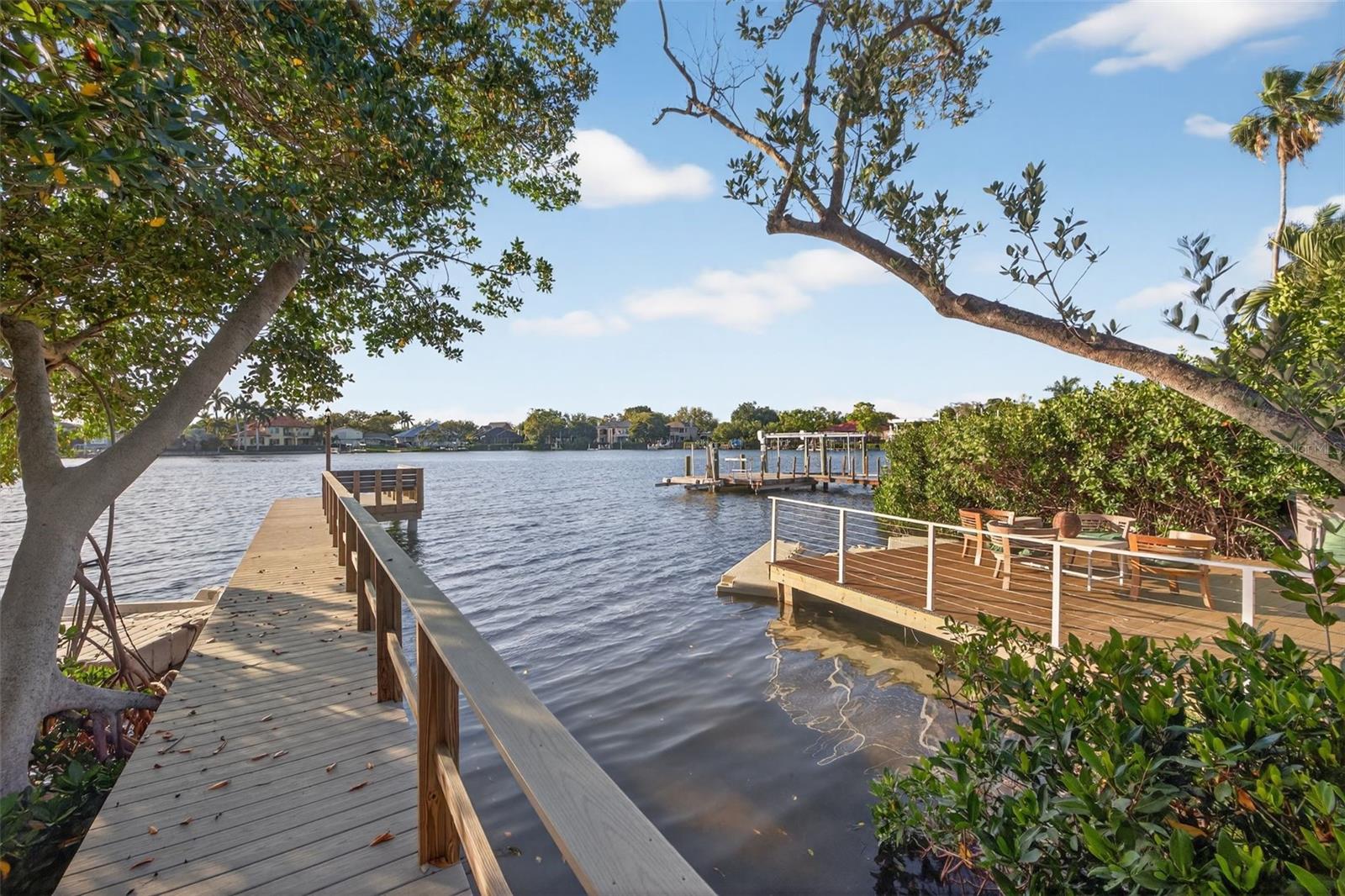 490 COFFEE POT RIVIERA NE, ST PETERSBURG, FL, 33704