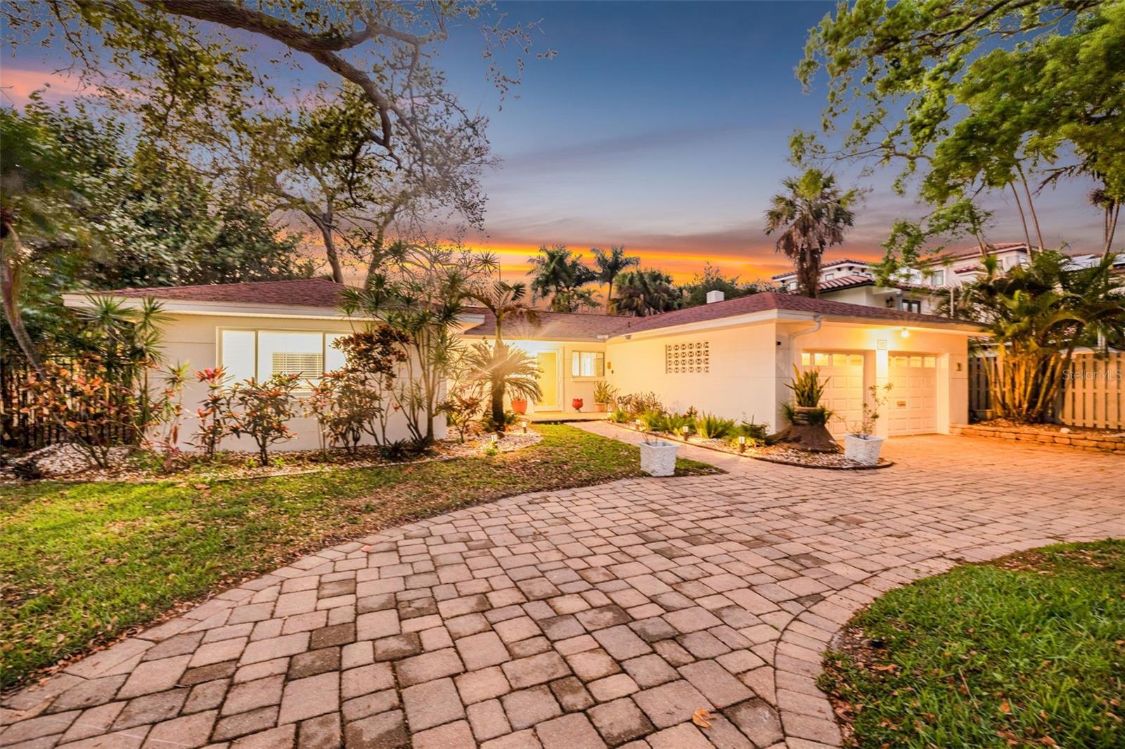 490 COFFEE POT RIVIERA NE, ST PETERSBURG, FL, 33704
