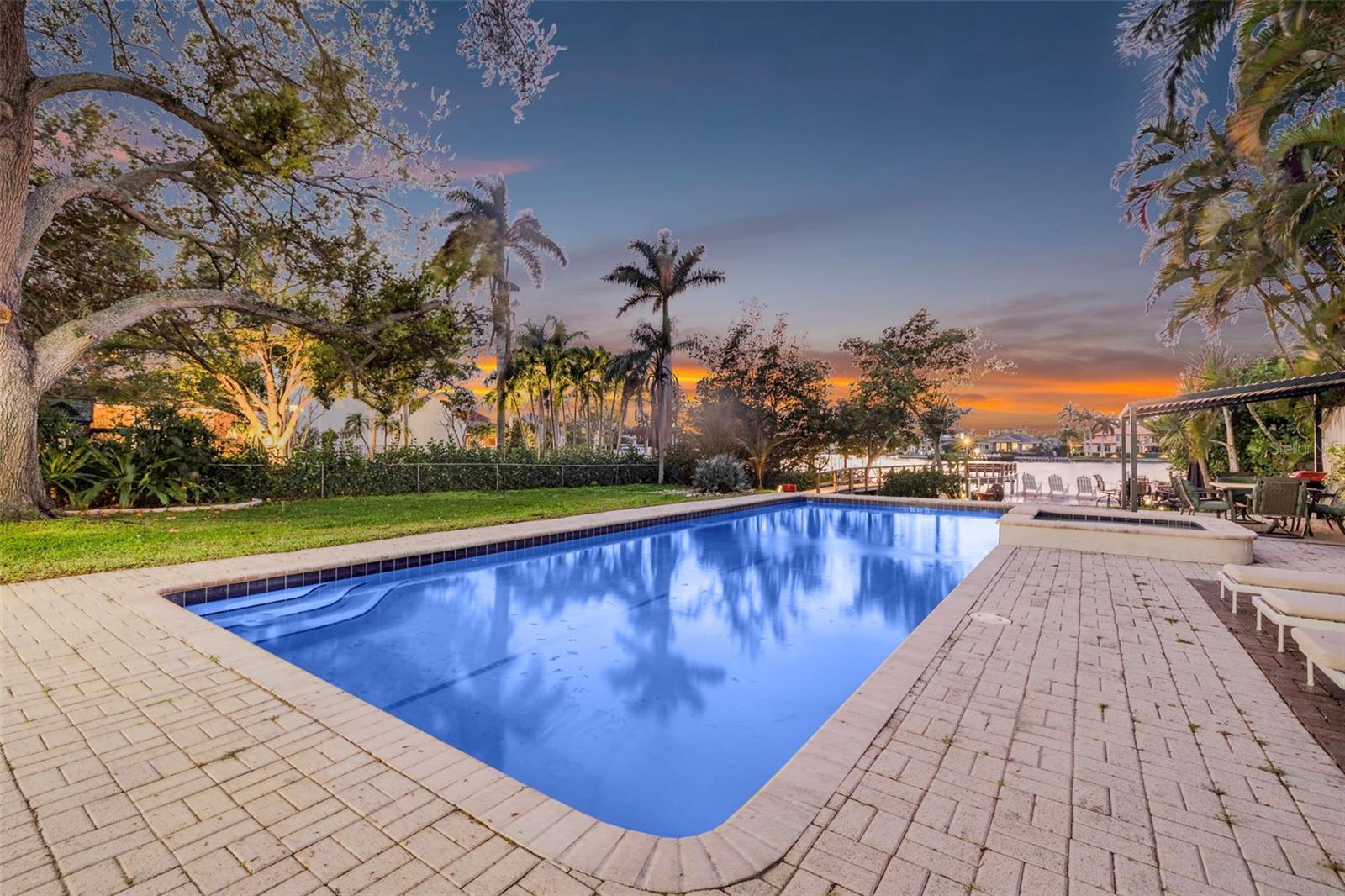 490 COFFEE POT RIVIERA NE, ST PETERSBURG, FL, 33704