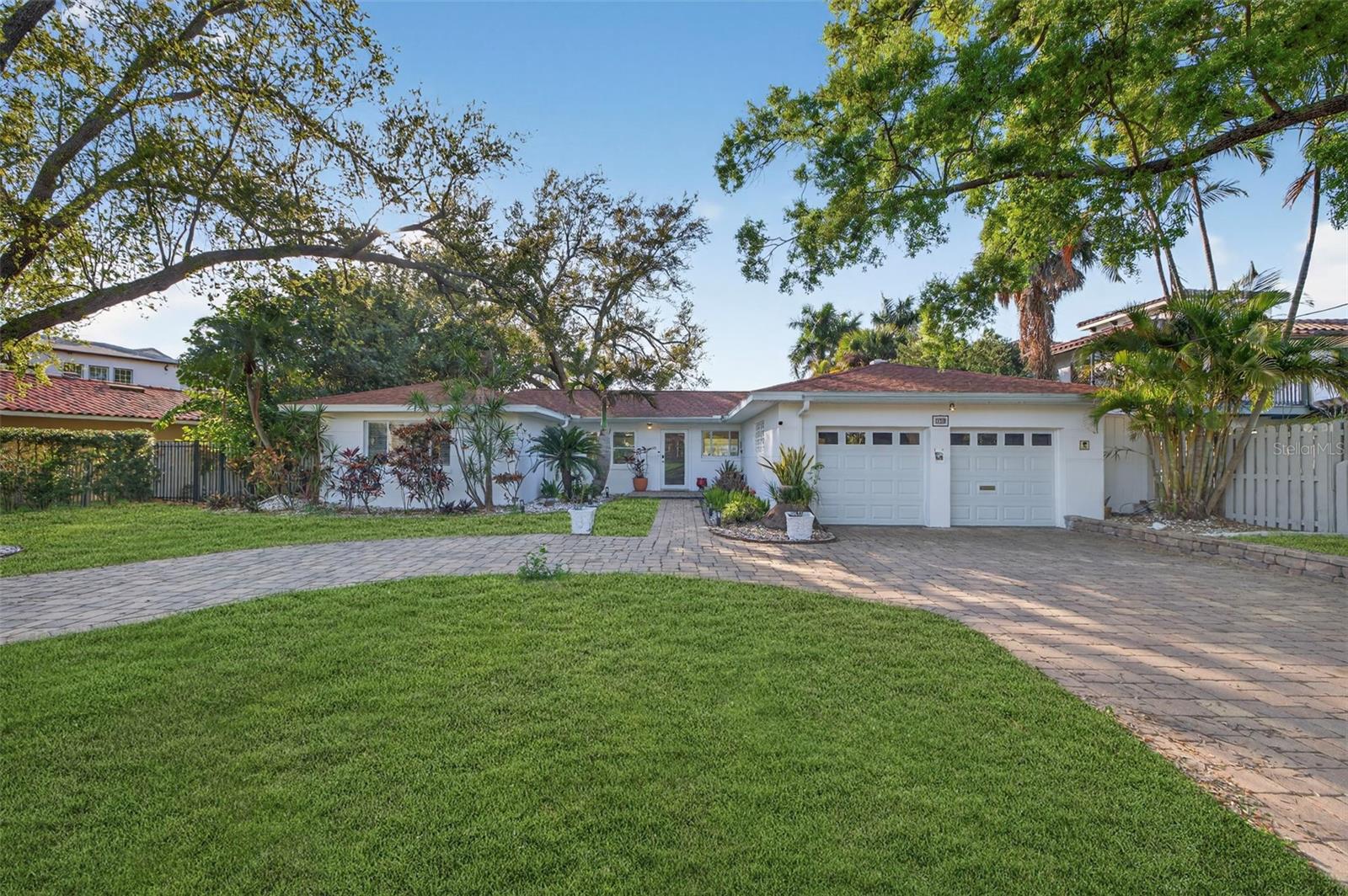 490 COFFEE POT RIVIERA NE, ST PETERSBURG, FL, 33704