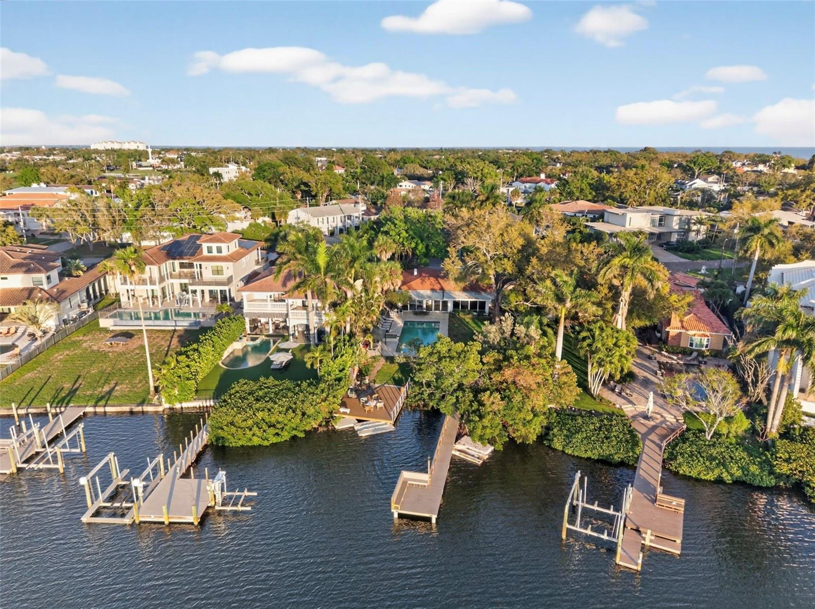 490 COFFEE POT RIVIERA NE, ST PETERSBURG, FL, 33704
