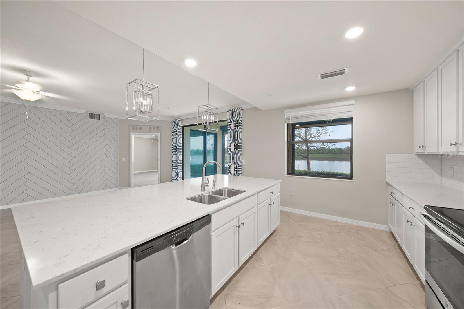 10805 TARFLOWER DR #102, VENICE, FL, 34293