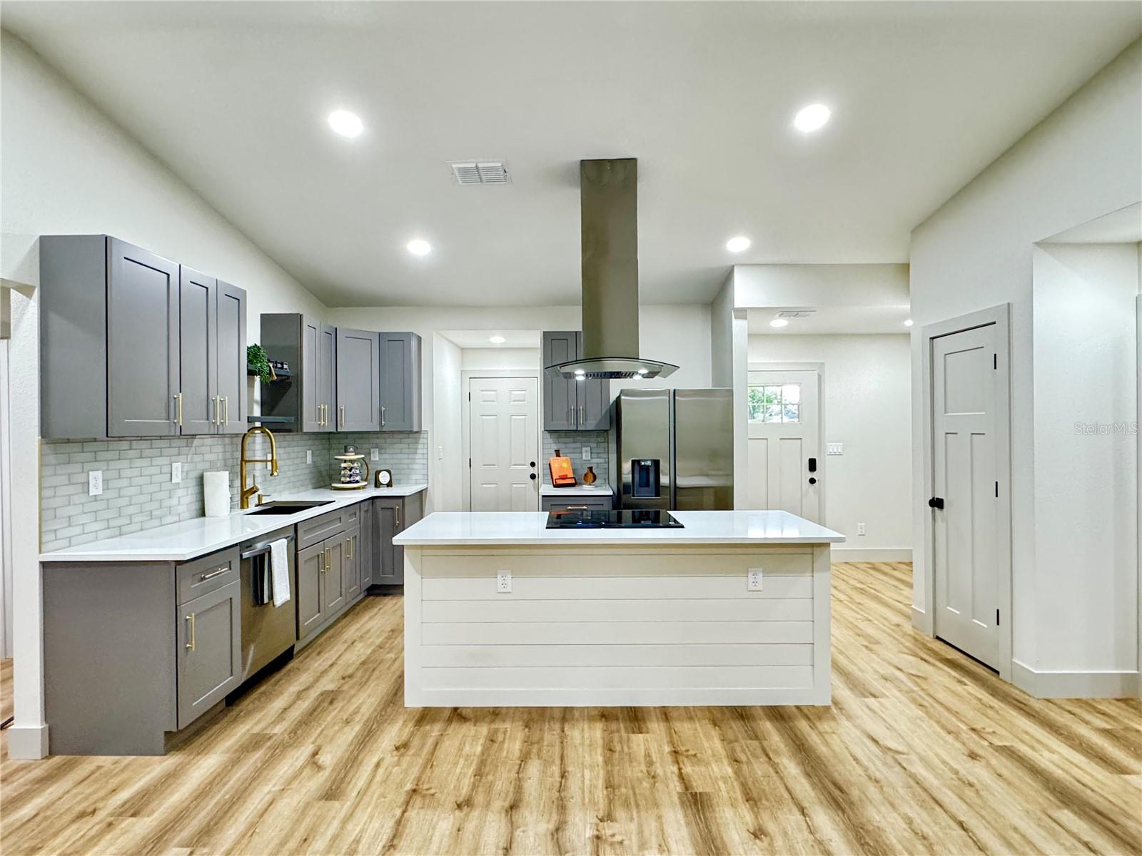 881 NW 13TH AVE, OCALA, FL, 34475