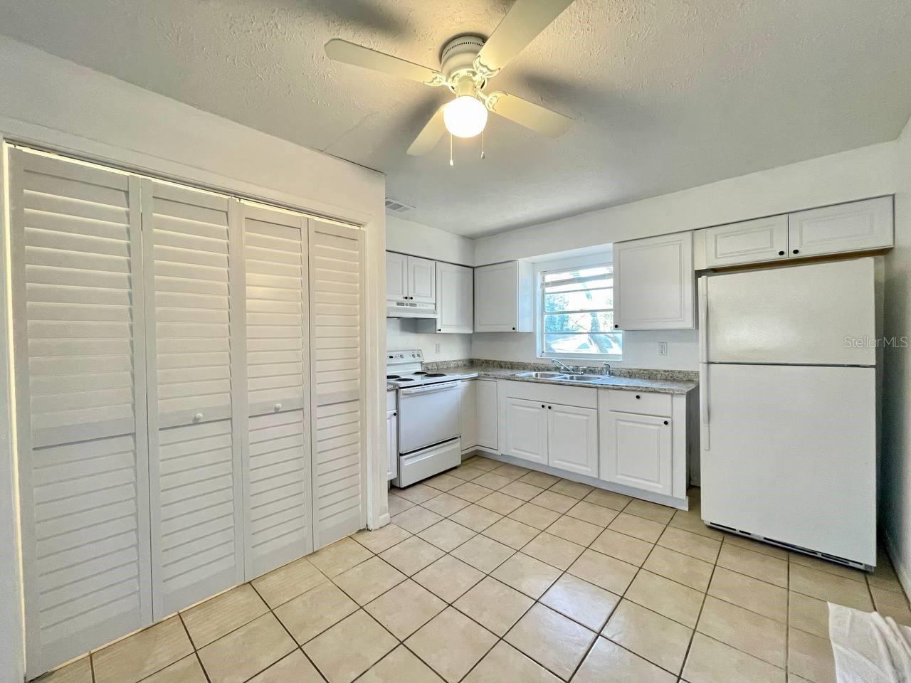 3826 LAKESHORE DR #B, TAMPA, FL, 33604