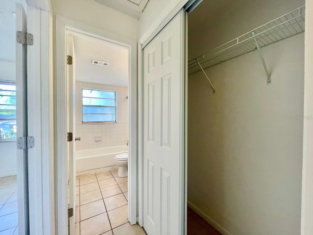 3826 LAKESHORE DR #B, TAMPA, FL, 33604