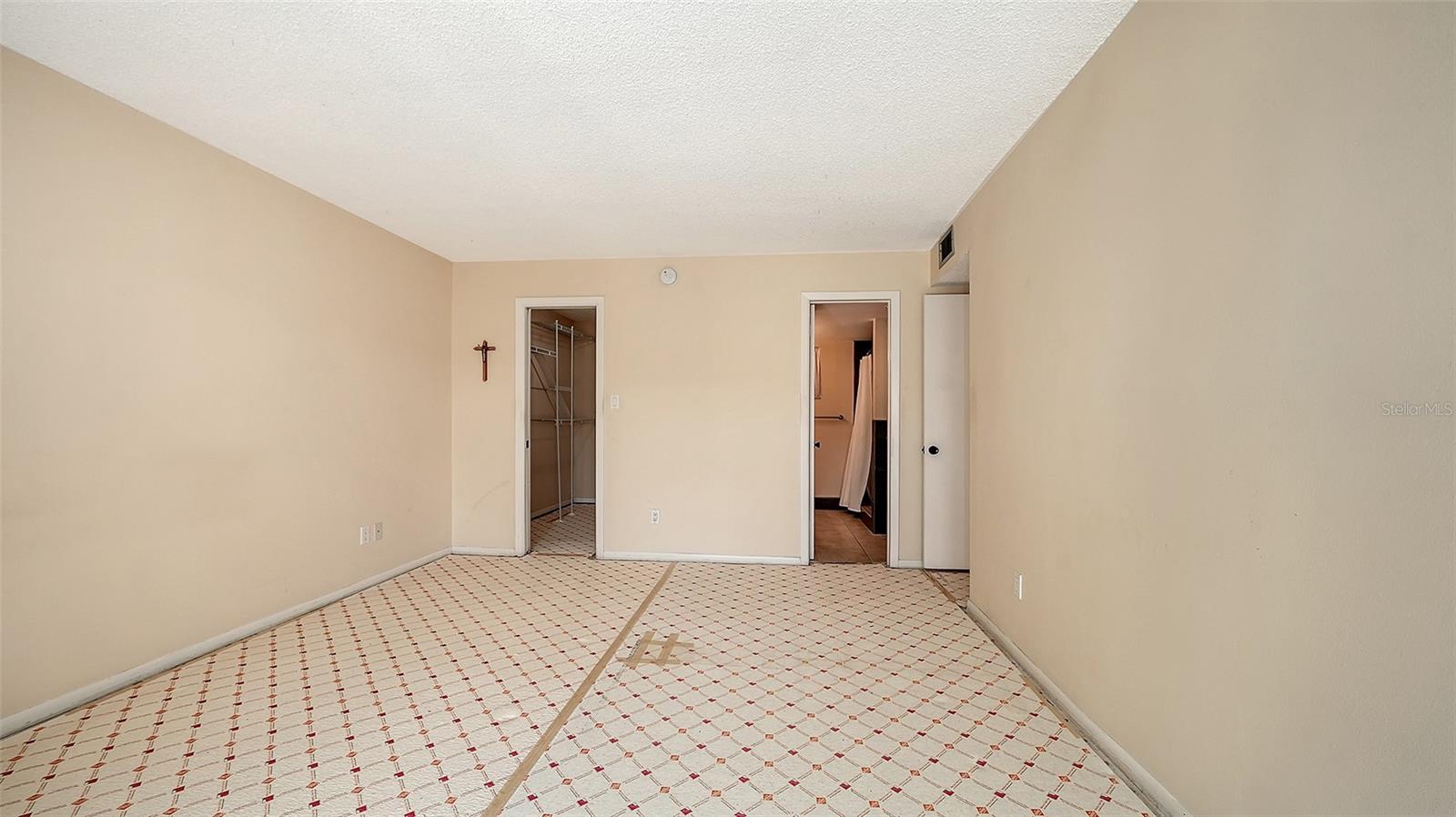 4380 EXETER DR #101, LONGBOAT KEY, FL, 34228