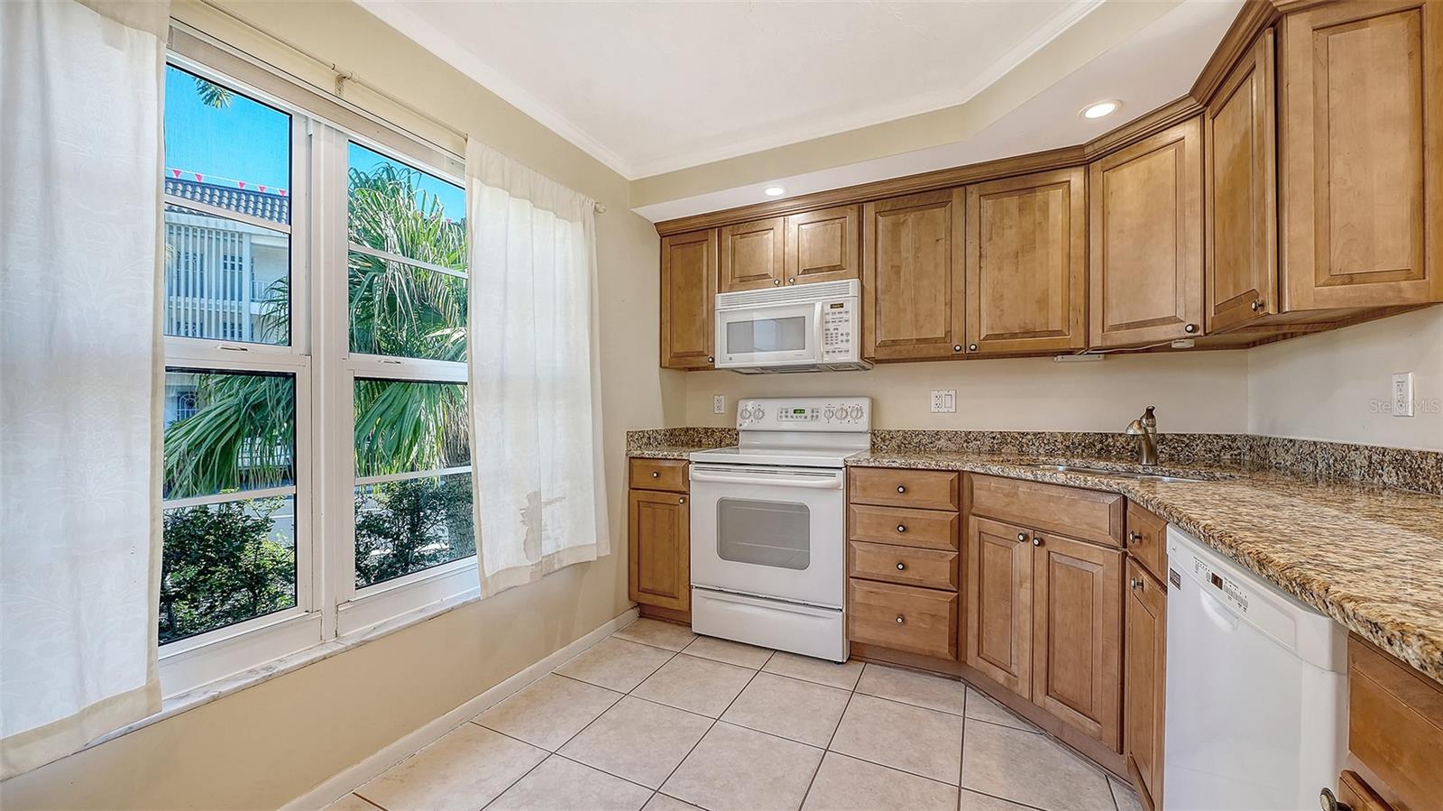 4380 EXETER DR #101, LONGBOAT KEY, FL, 34228