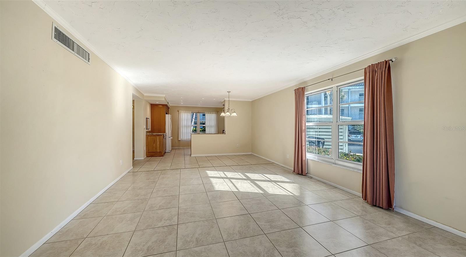 4380 EXETER DR #101, LONGBOAT KEY, FL, 34228