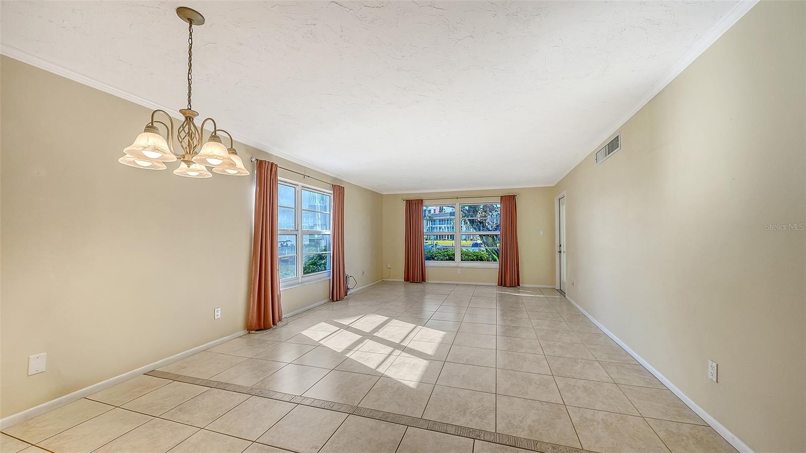 4380 EXETER DR #101, LONGBOAT KEY, FL, 34228