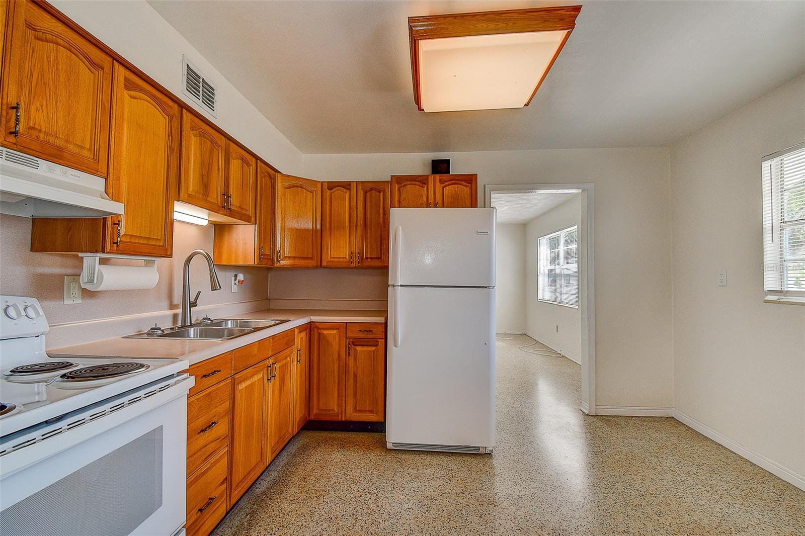 2518 40TH AVE N, ST PETERSBURG, FL, 33710