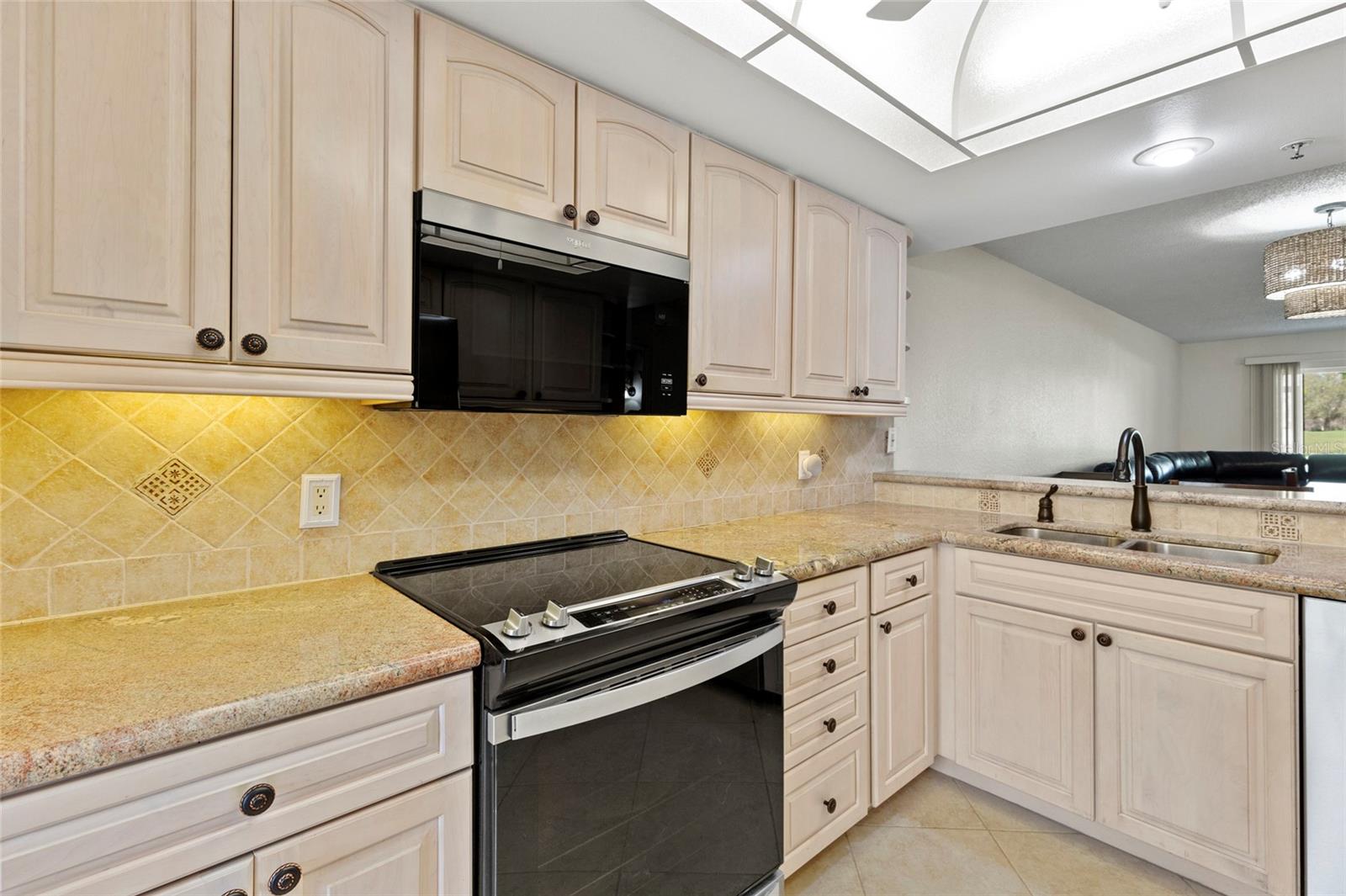 6611 STONE RIVER RD #102, BRADENTON, FL, 34203