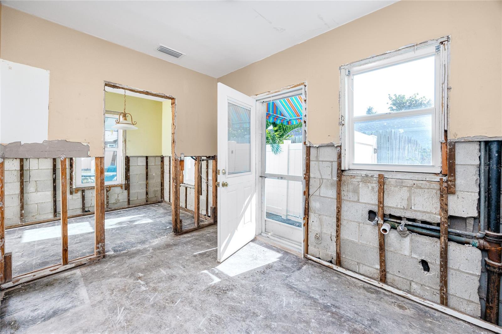 815 LANTANA AVE, CLEARWATER BEACH, FL, 33767