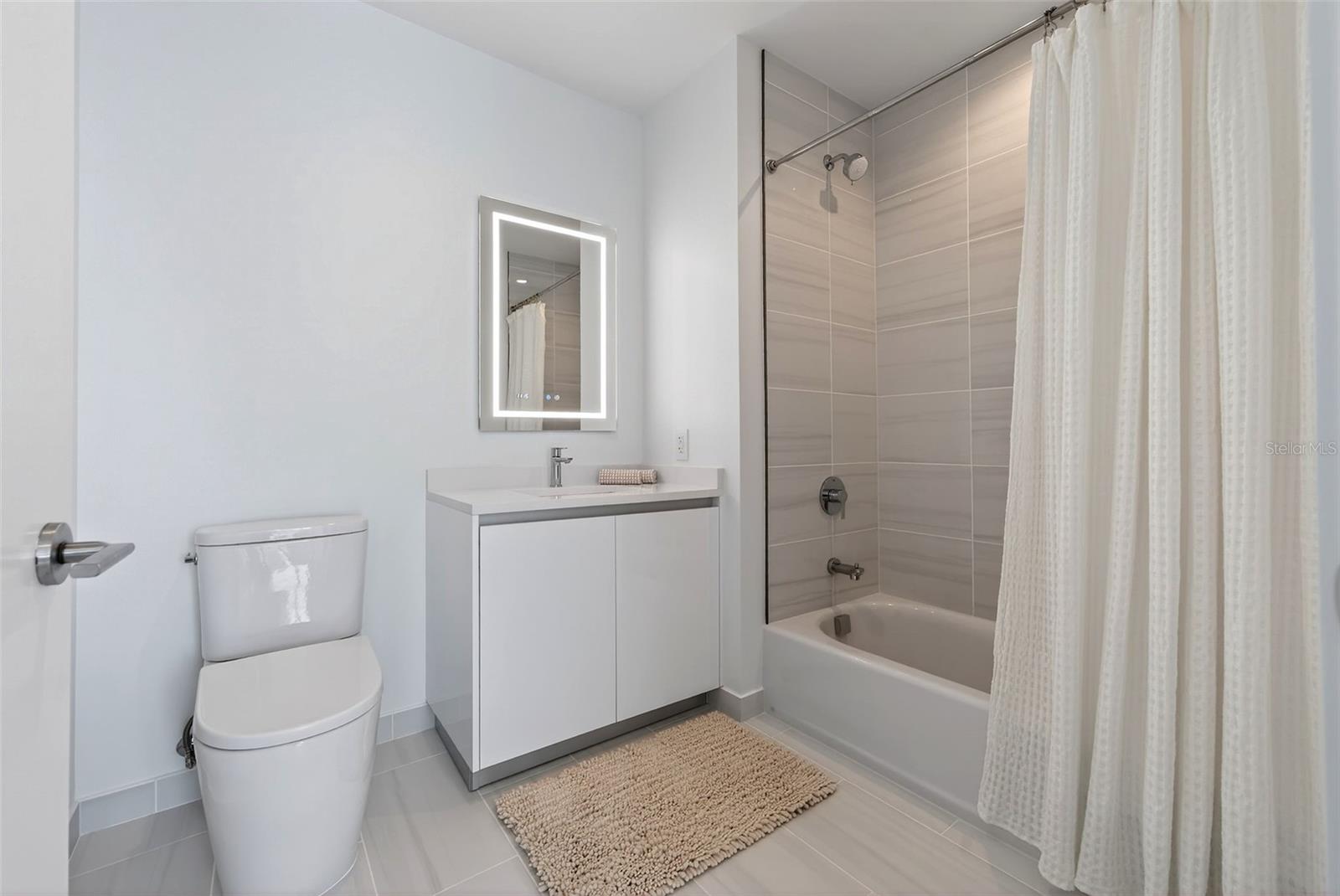 En-suite bath - Guest Bedroom #1