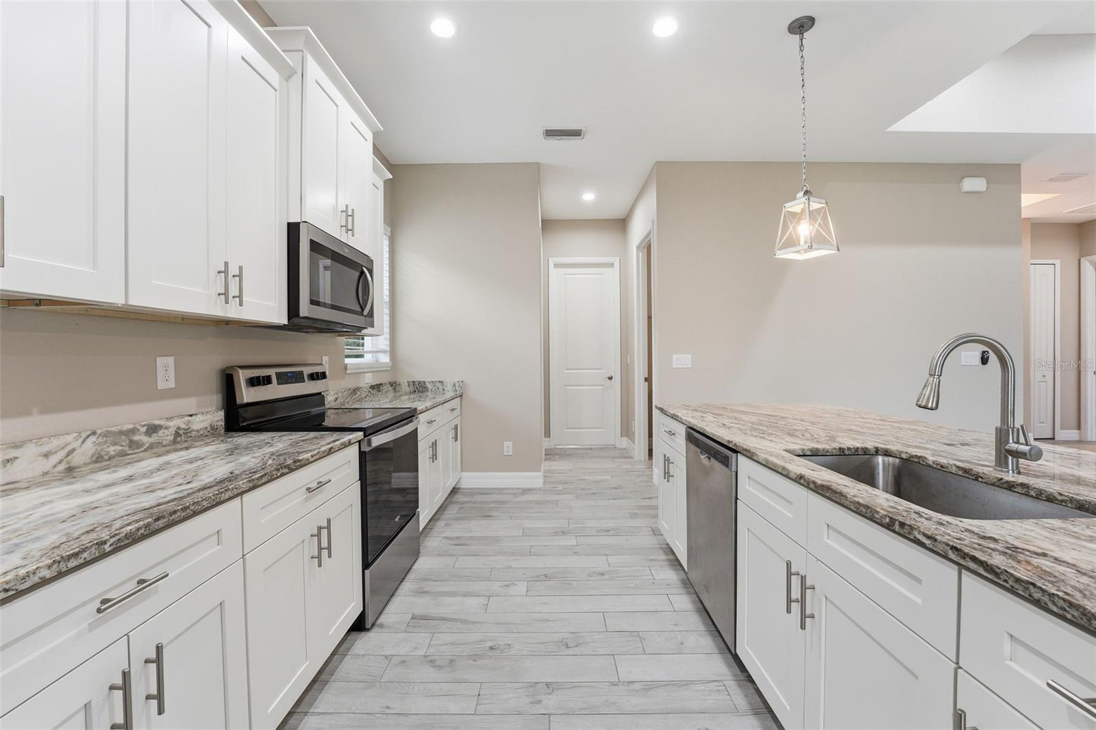 106 SMALLWOOD RD, ROTONDA WEST, FL, 33947