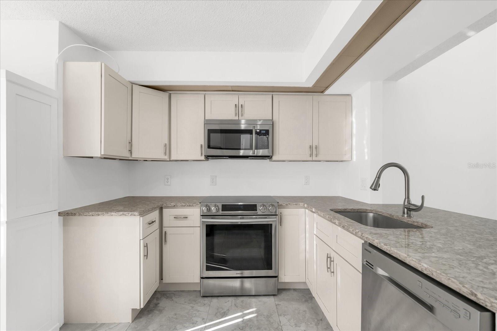 14852 LAGUNA BEACH CIR, ORLANDO, FL, 32824