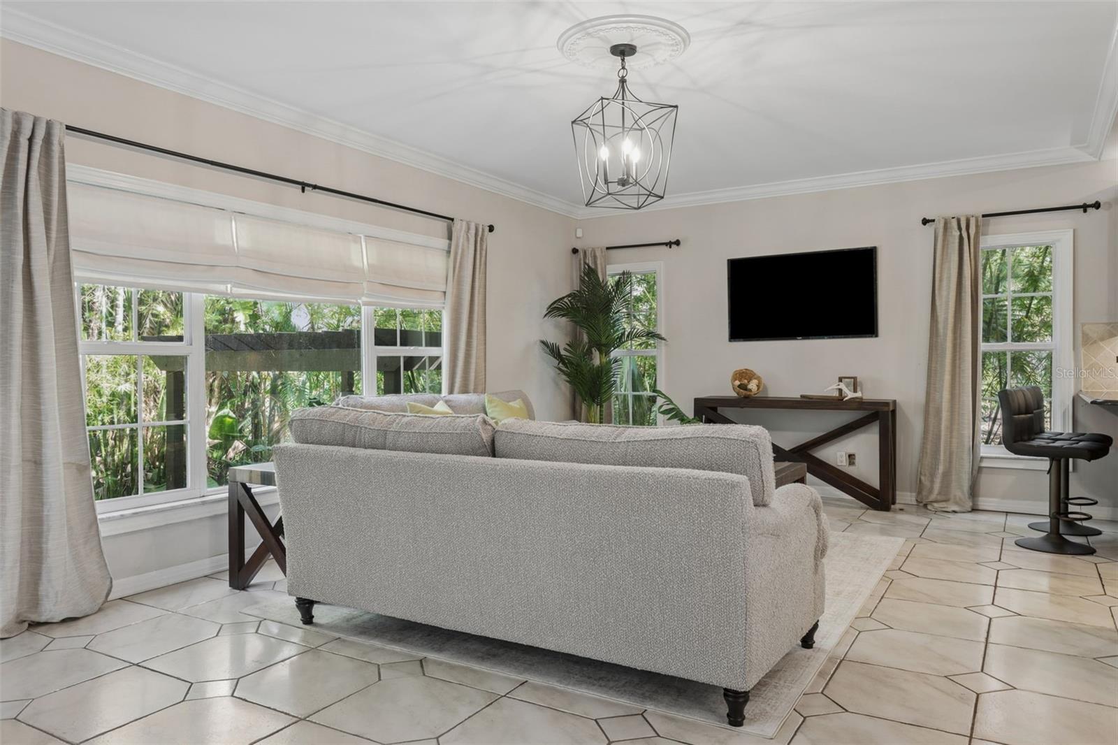 813 S WEST SHORE BLVD, TAMPA, FL, 33609