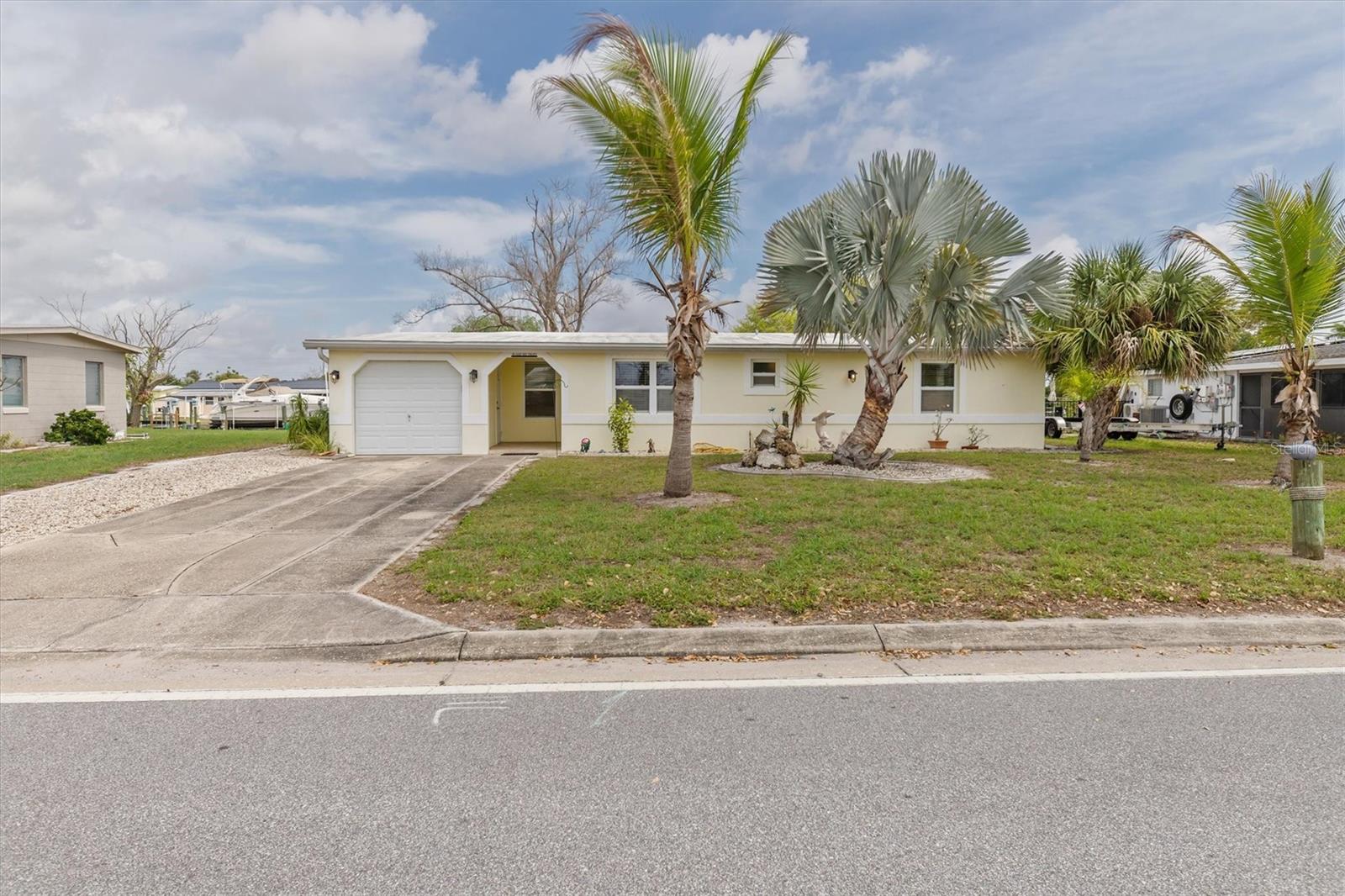 775 PALMETTO DR, PORT CHARLOTTE, FL, 33952