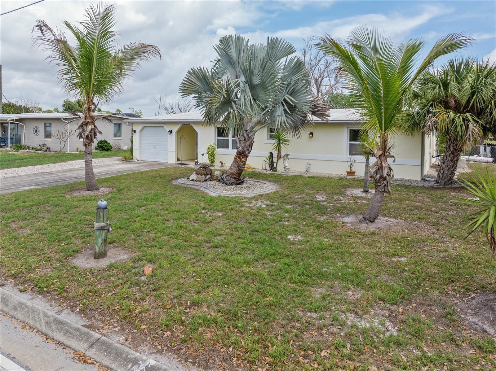 775 PALMETTO DR, PORT CHARLOTTE, FL, 33952