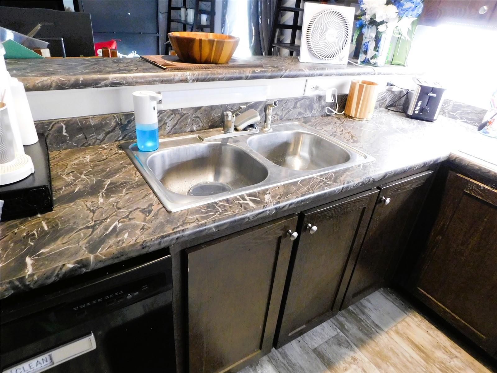 39143 HILLCREST DR, ZEPHYRHILLS, FL, 33542