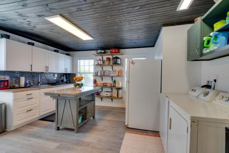 209 W OLYMPIA AVE, PUNTA GORDA, FL, 33950