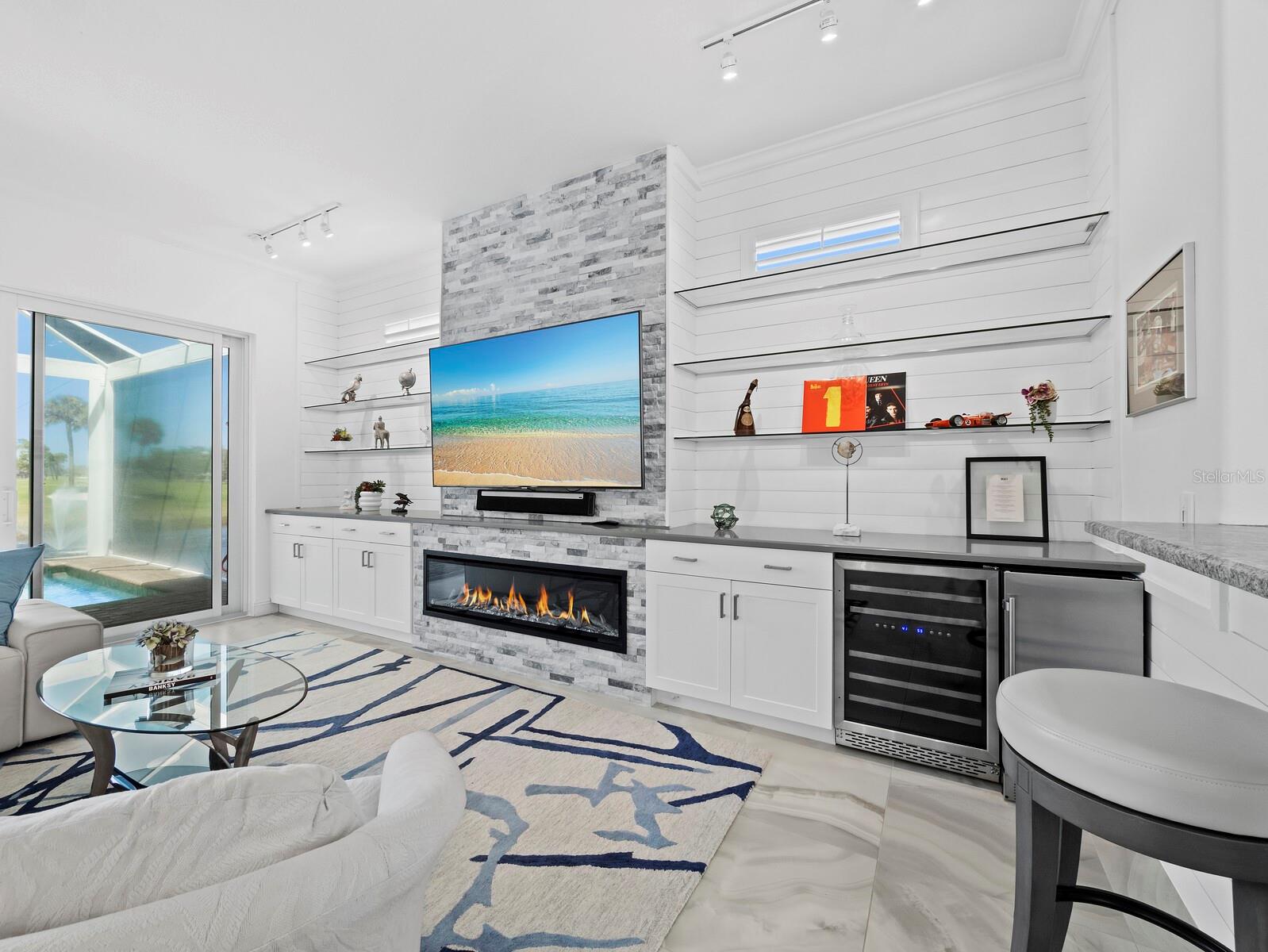 1914 HARBOUR LINKS CIR #10, LONGBOAT KEY, FL, 34228