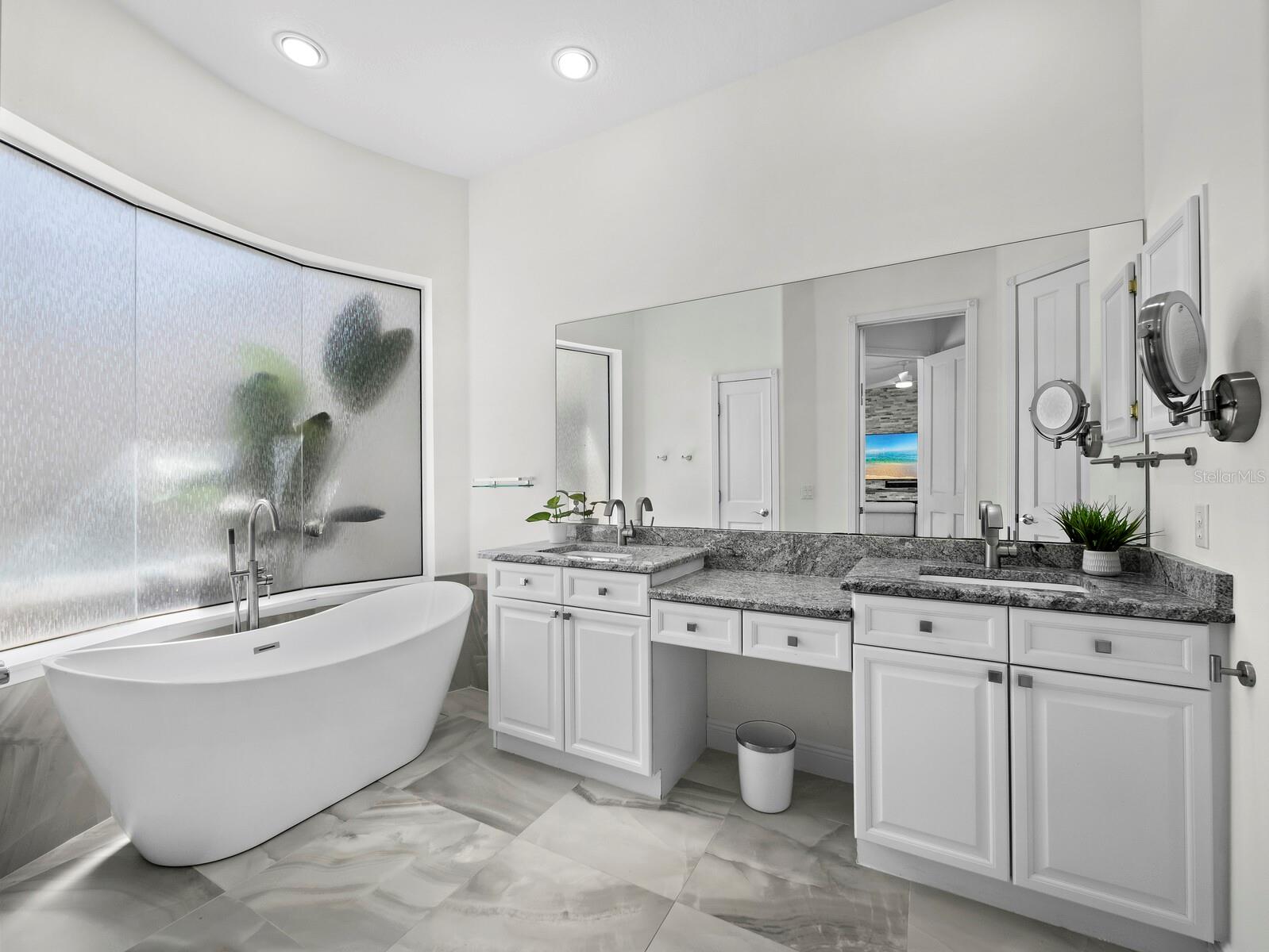 1914 HARBOUR LINKS CIR #10, LONGBOAT KEY, FL, 34228