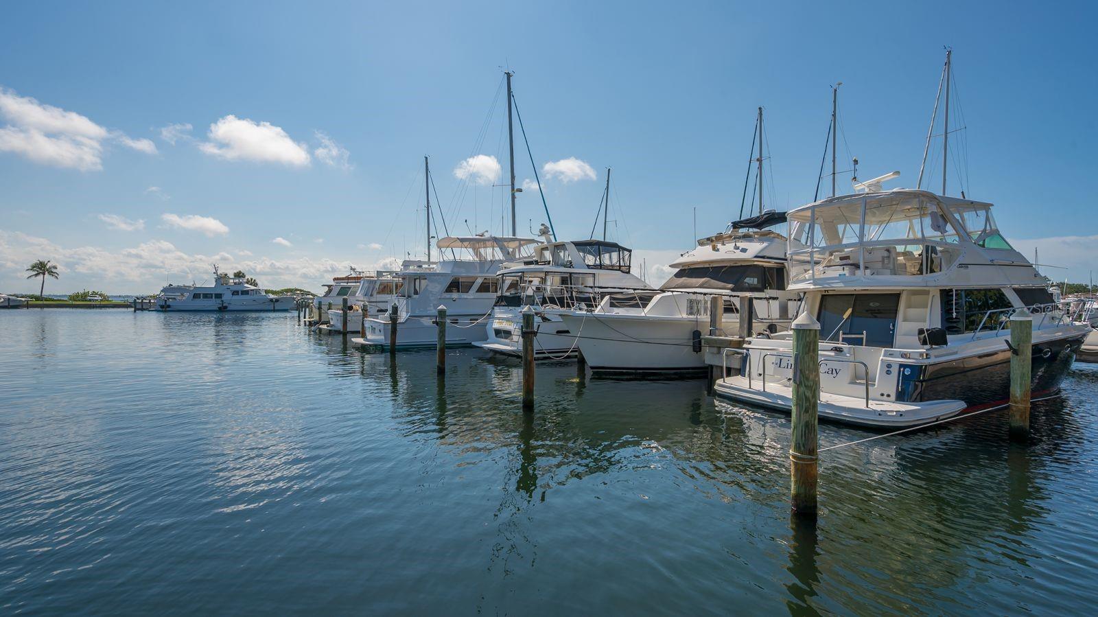 1914 HARBOUR LINKS CIR #10, LONGBOAT KEY, FL, 34228