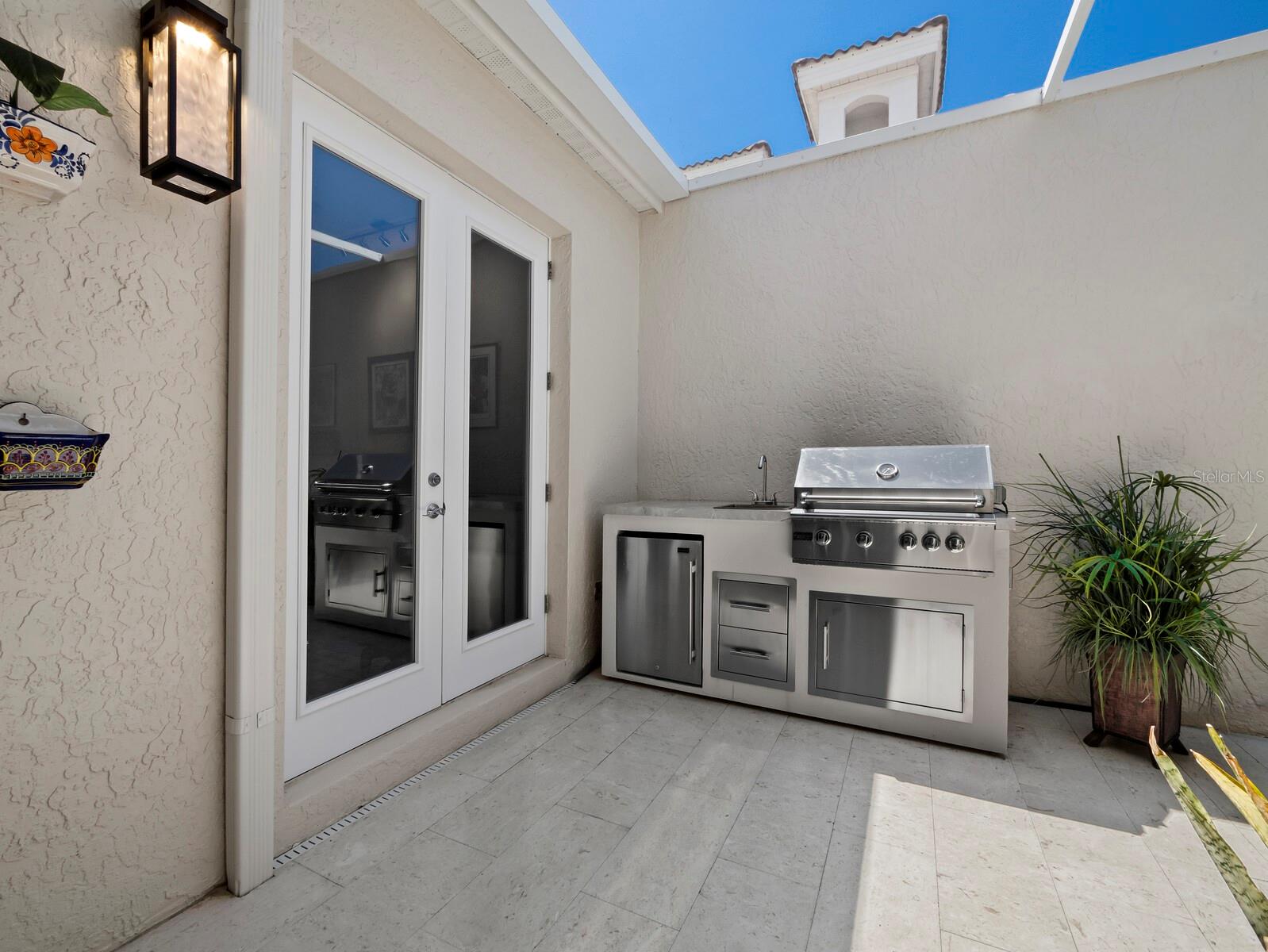 1914 HARBOUR LINKS CIR #10, LONGBOAT KEY, FL, 34228