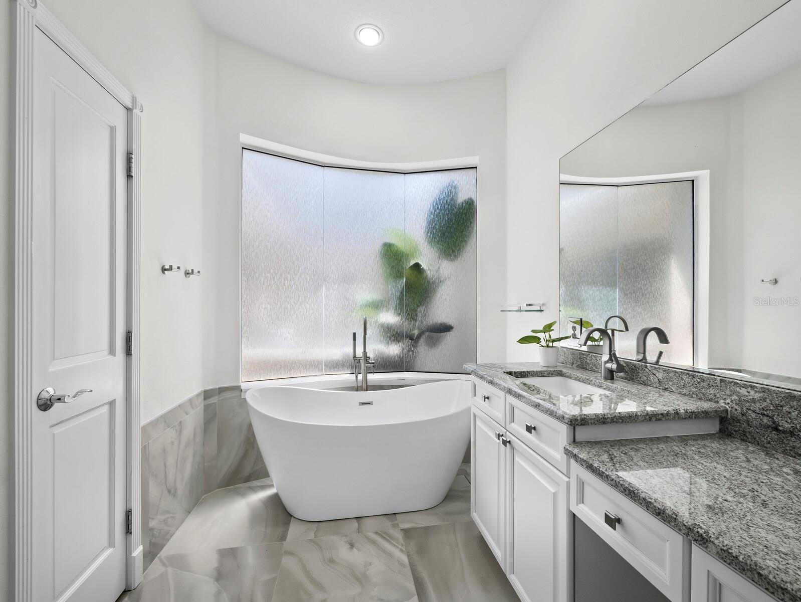 1914 HARBOUR LINKS CIR #10, LONGBOAT KEY, FL, 34228