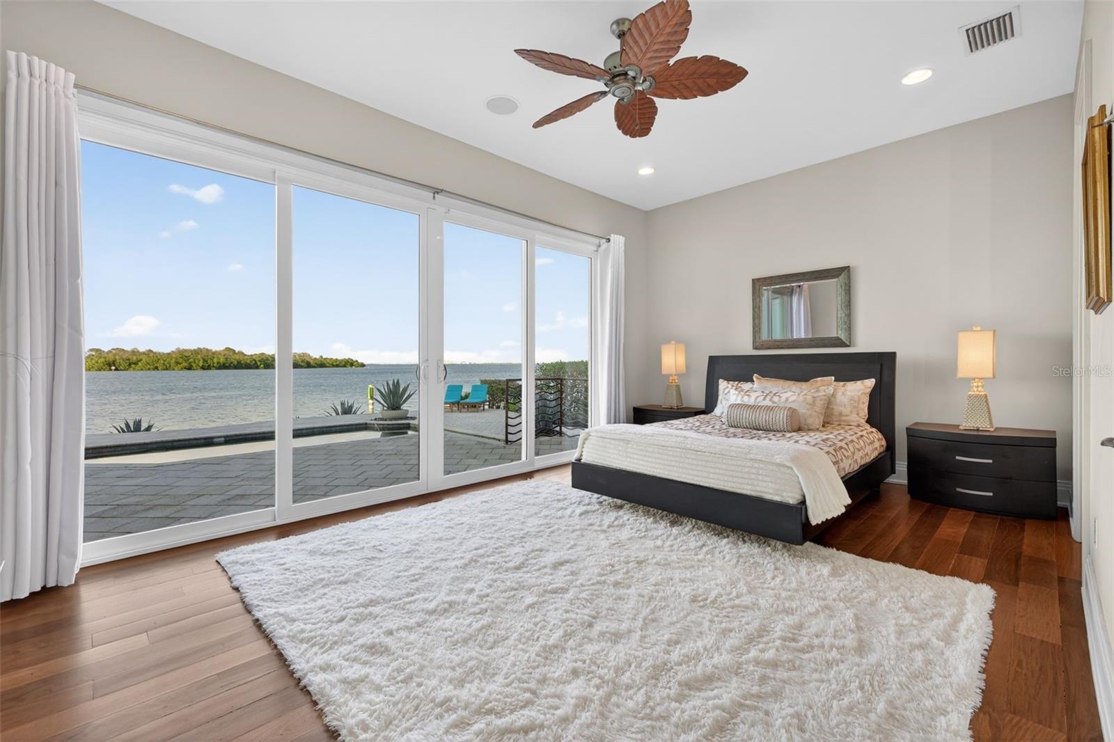 2279 MERMAID PT NE, ST PETERSBURG, FL, 33703