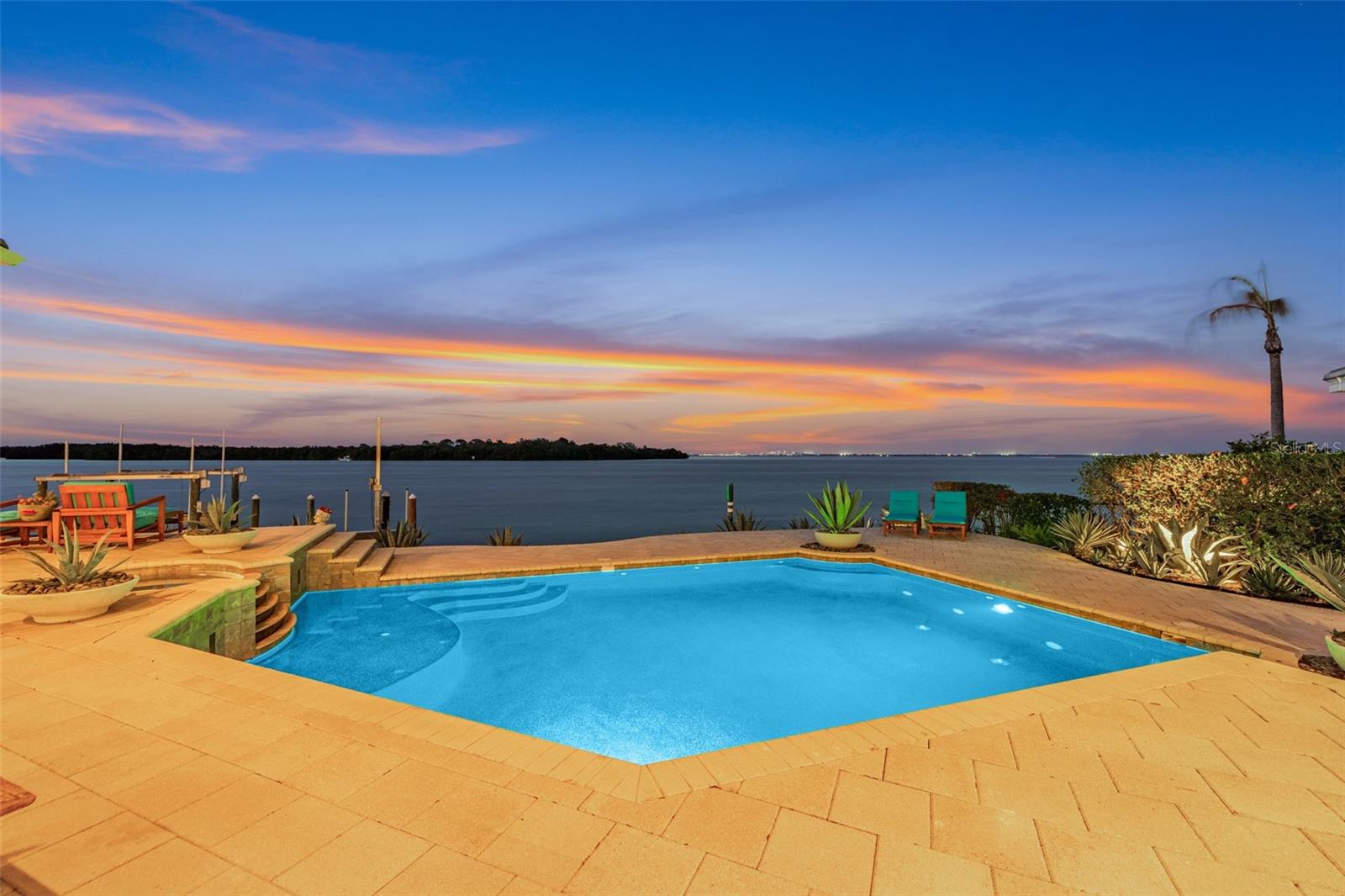 2279 MERMAID PT NE, ST PETERSBURG, FL, 33703