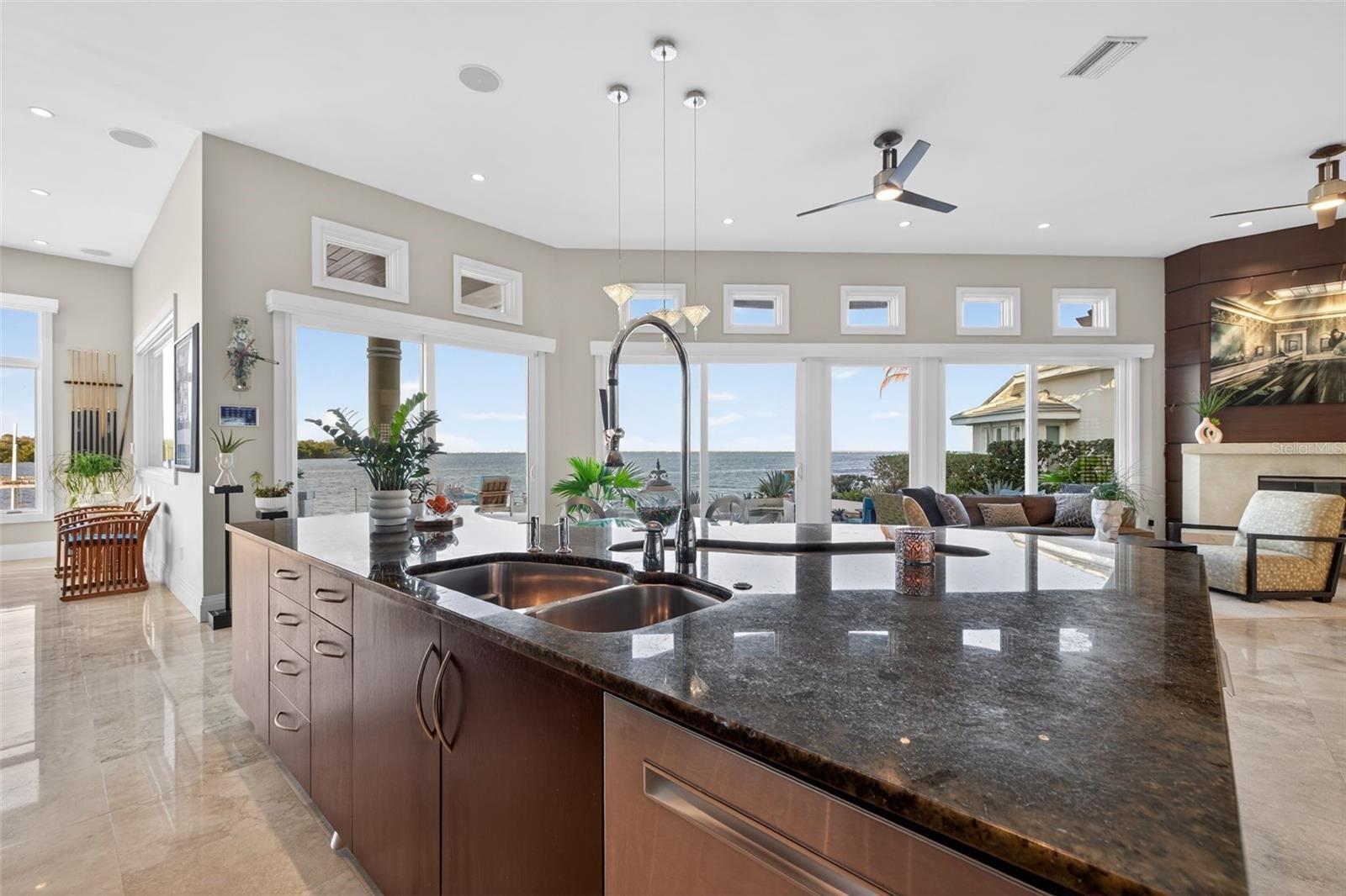 2279 MERMAID PT NE, ST PETERSBURG, FL, 33703