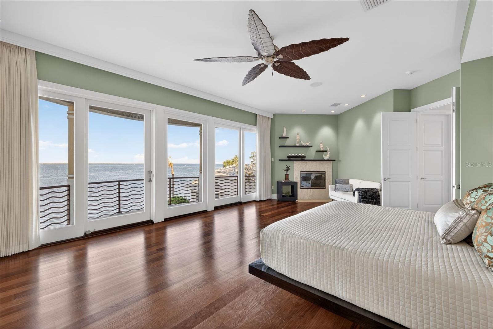 2279 MERMAID PT NE, ST PETERSBURG, FL, 33703