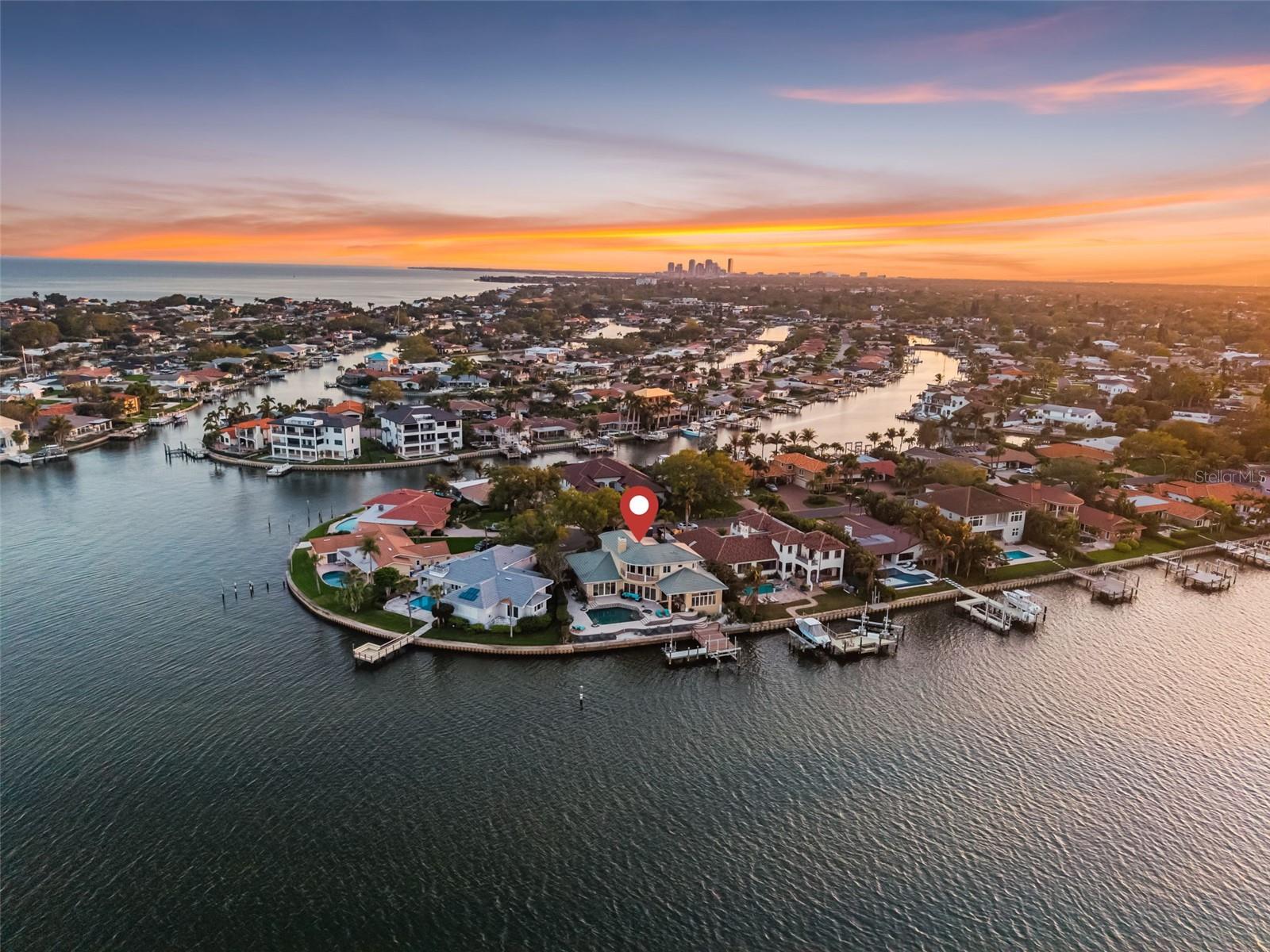 2279 MERMAID PT NE, ST PETERSBURG, FL, 33703