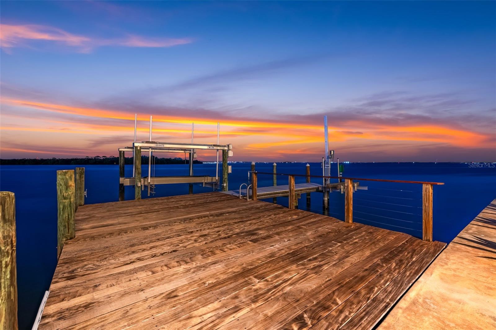 2279 MERMAID PT NE, ST PETERSBURG, FL, 33703